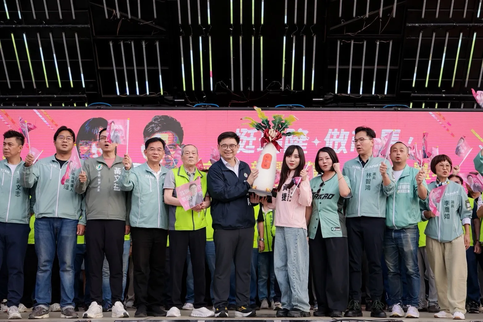 高雄金融、文創核心！前金、新興、苓雅、鼓山、鹽埕後援會成立，賴瑞隆：打造全齡宜居高雄新核心。（圖/賴瑞隆競總提供）