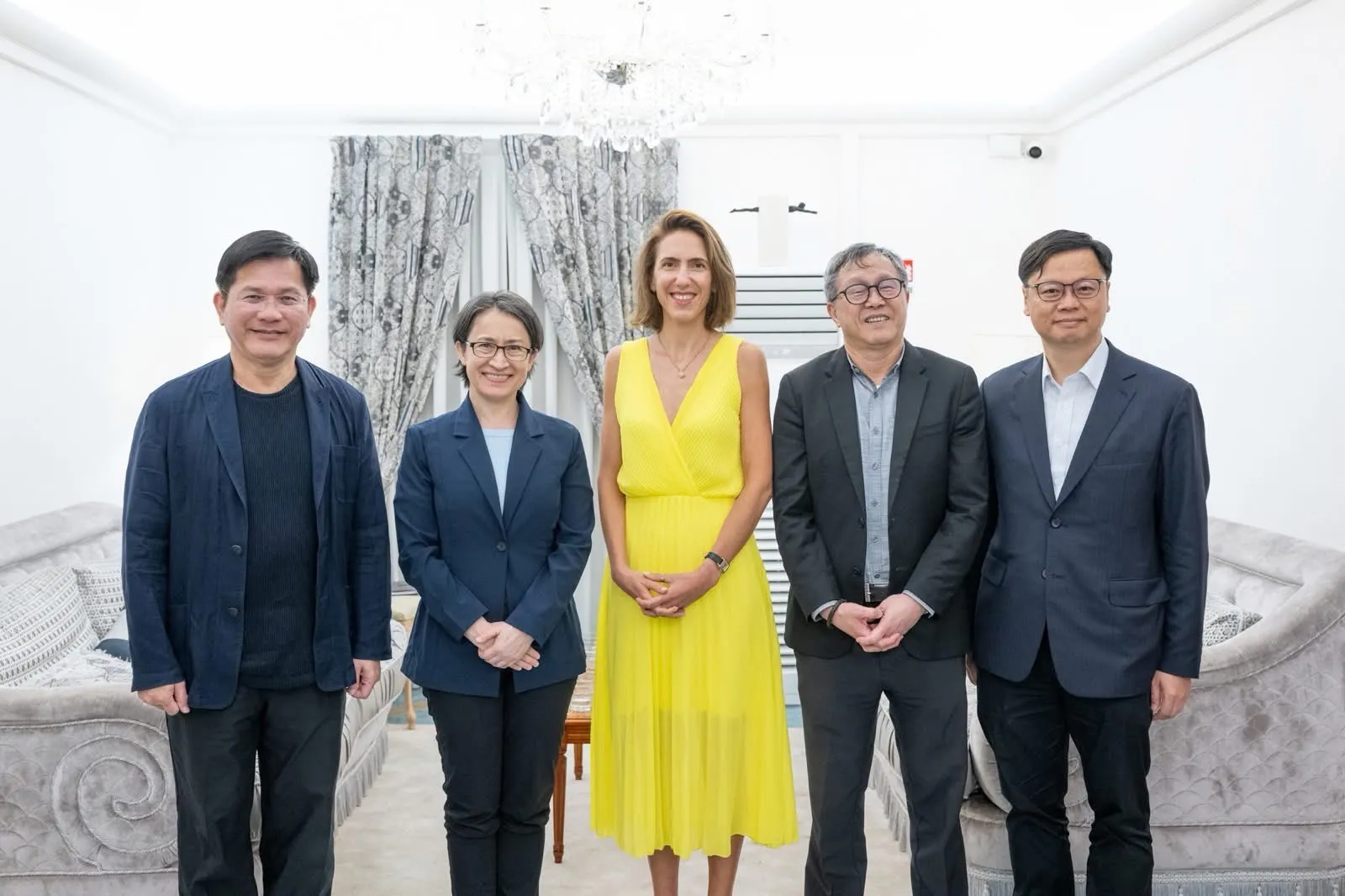 20260913-副總統蕭美琴（右二）出訪義大利，期間與歐洲議會復興歐洲黨團主席海耶（中）會晤。（取自林佳龍臉書）