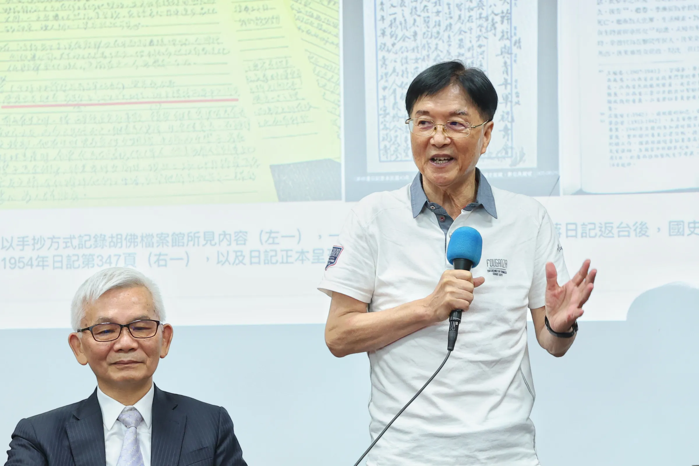 20260914-郭禮伯將軍之子郭貽熹（右）14日出席《蔣家血緣未解之謎：蔣經國日記、郭禮伯回憶錄與DNA，揭開雙胞胎身世的的終極真相》新書發表會。（顏麟宇攝）