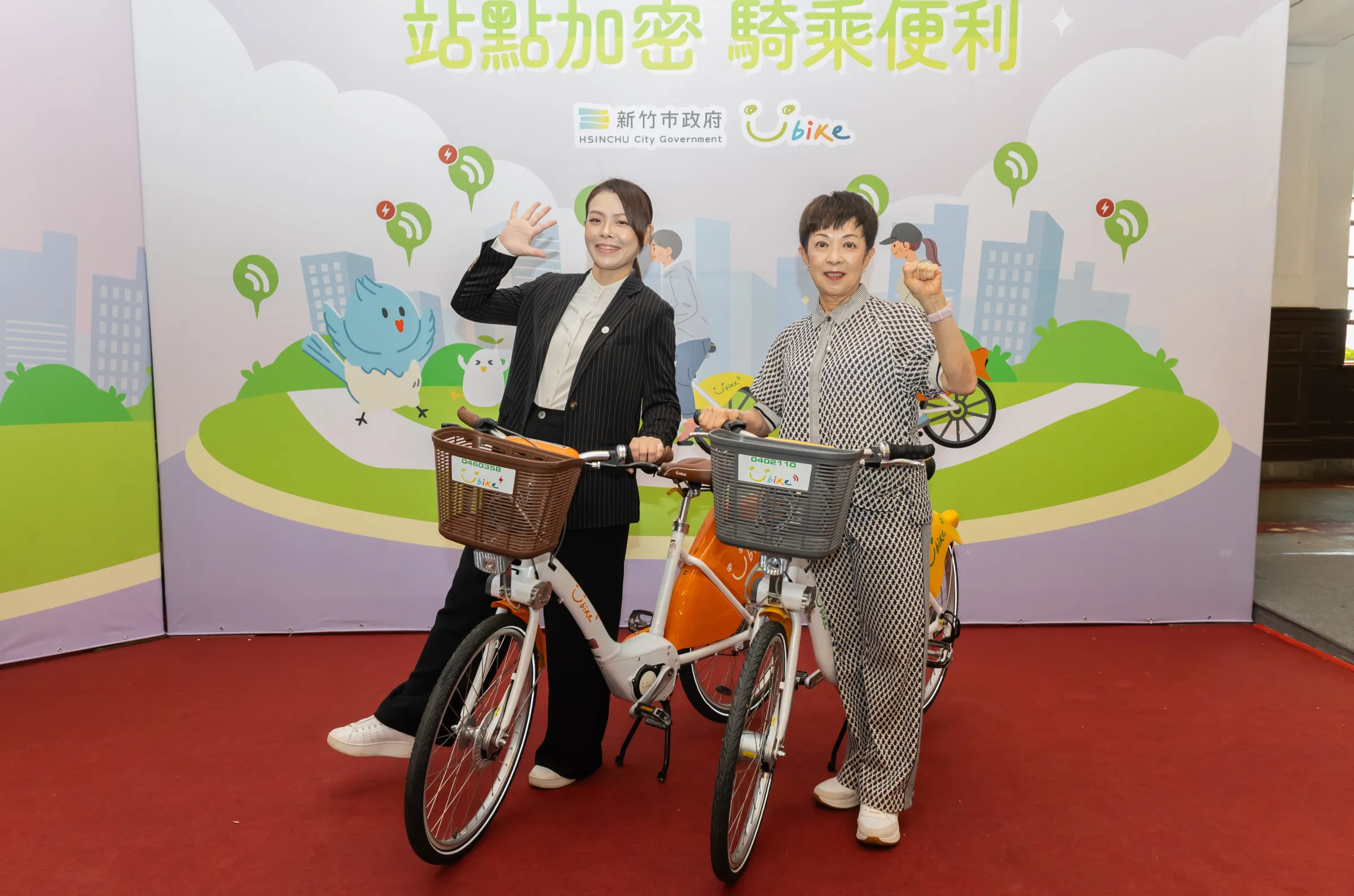 市長高虹安與微笑單車董事長劉麗珠歡迎新竹市民多加使用YouBike。（圖／新竹市政府提供）