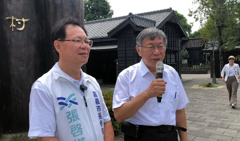 2026年9月16日，民眾黨創黨主席柯文哲（左2）輔選嘉義市長參選人張啓楷，呼籲年輕支持者返鄉投票。（中央社）
