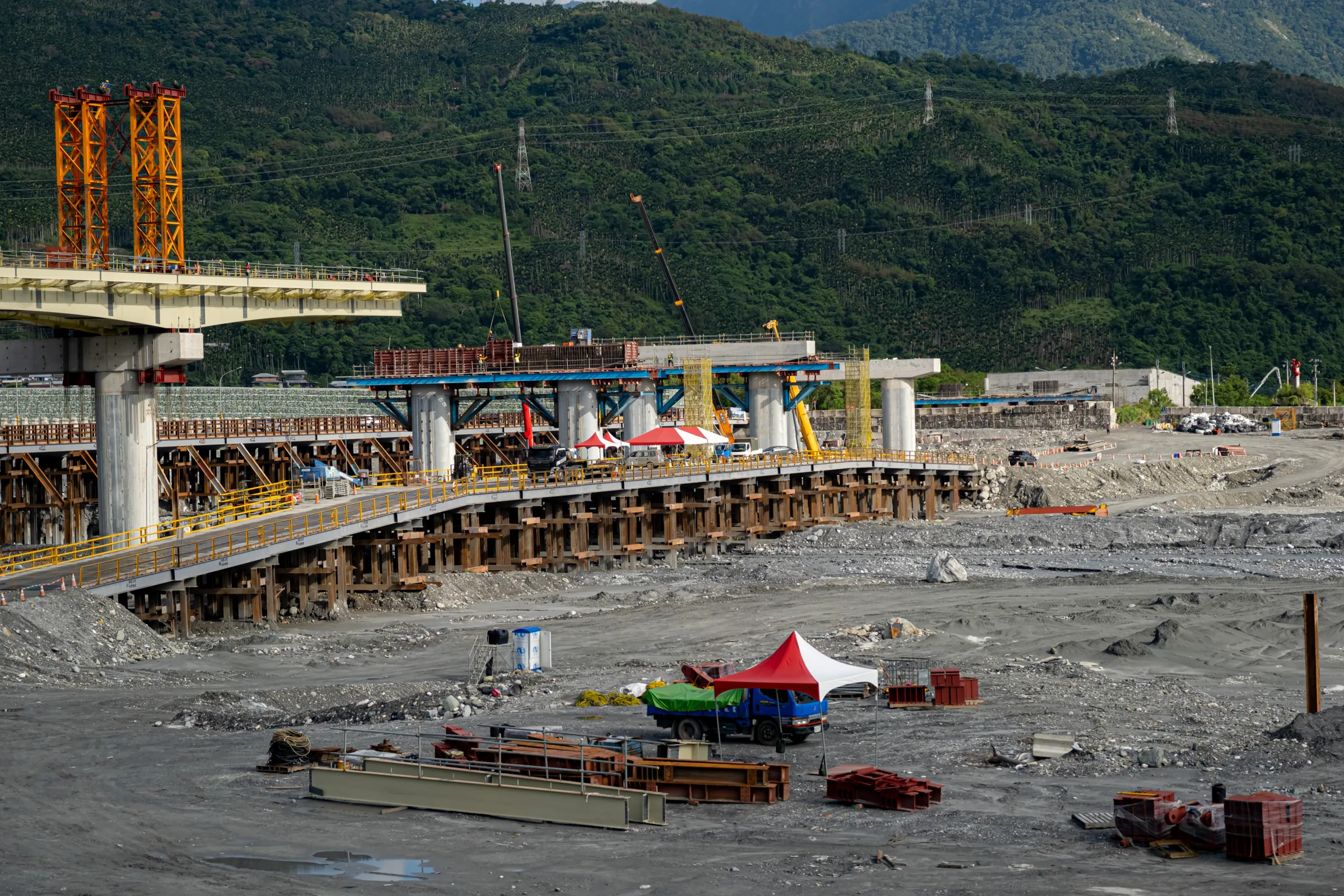 20260915-《新新聞》15日赴重建施工中的花蓮台9線馬太鞍溪橋進行觀察。（劉偉宏攝）