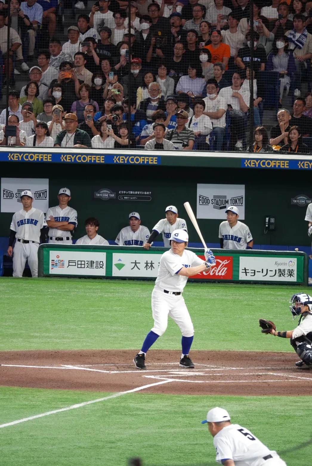 イチロー氏が高校女子選抜相手に127球17奪三振で完封勝利を飾る一方、3安打を放った神戸弘陵の福田稟の活躍に脱帽し賛辞を送った。（野球女王Baseball Queen@YakyuQueen）