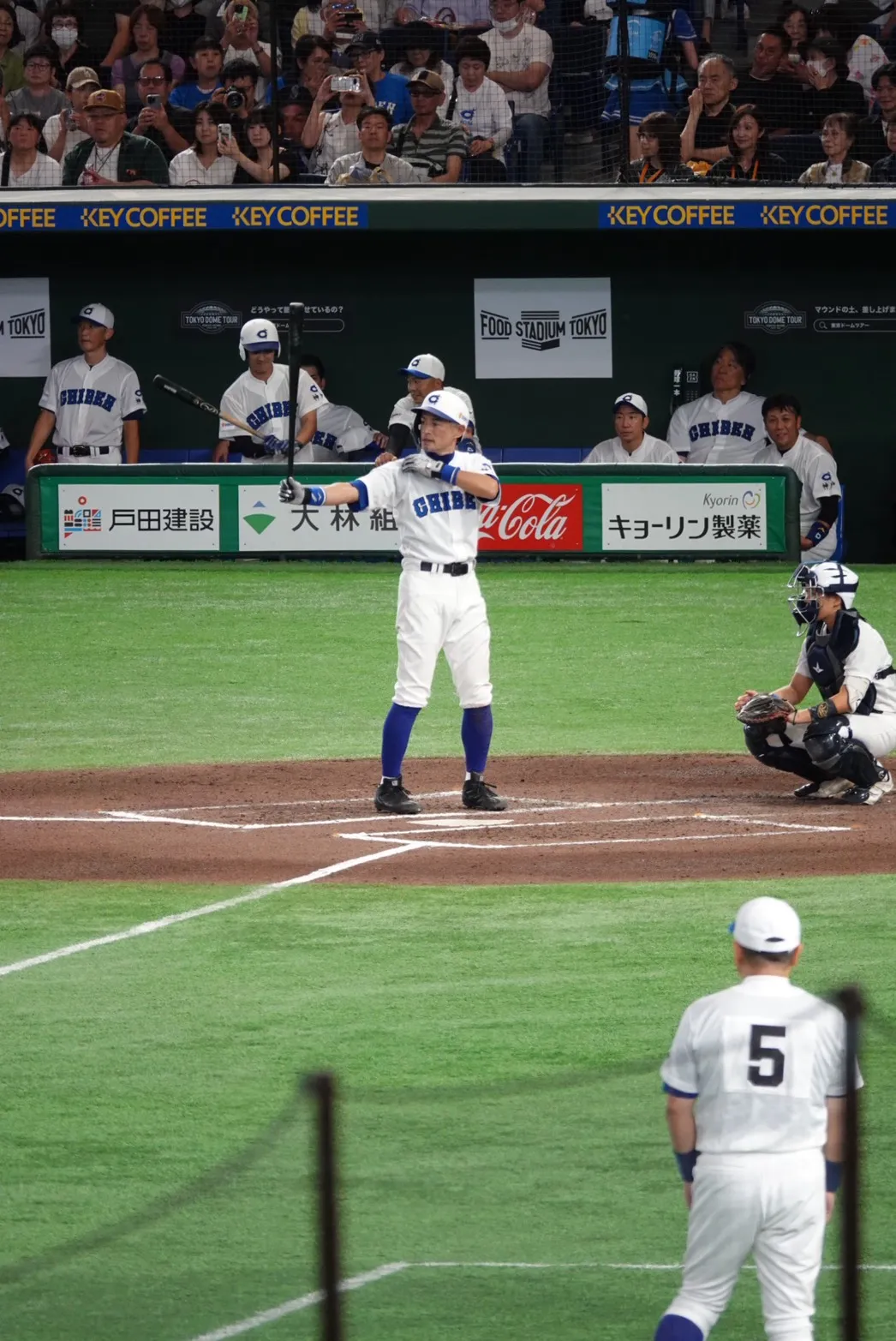 イチロー氏が高校女子選抜相手に127球17奪三振で完封勝利を飾る一方、3安打を放った神戸弘陵の福田稟の活躍に脱帽し賛辞を送った。（野球女王Baseball Queen@YakyuQueen）