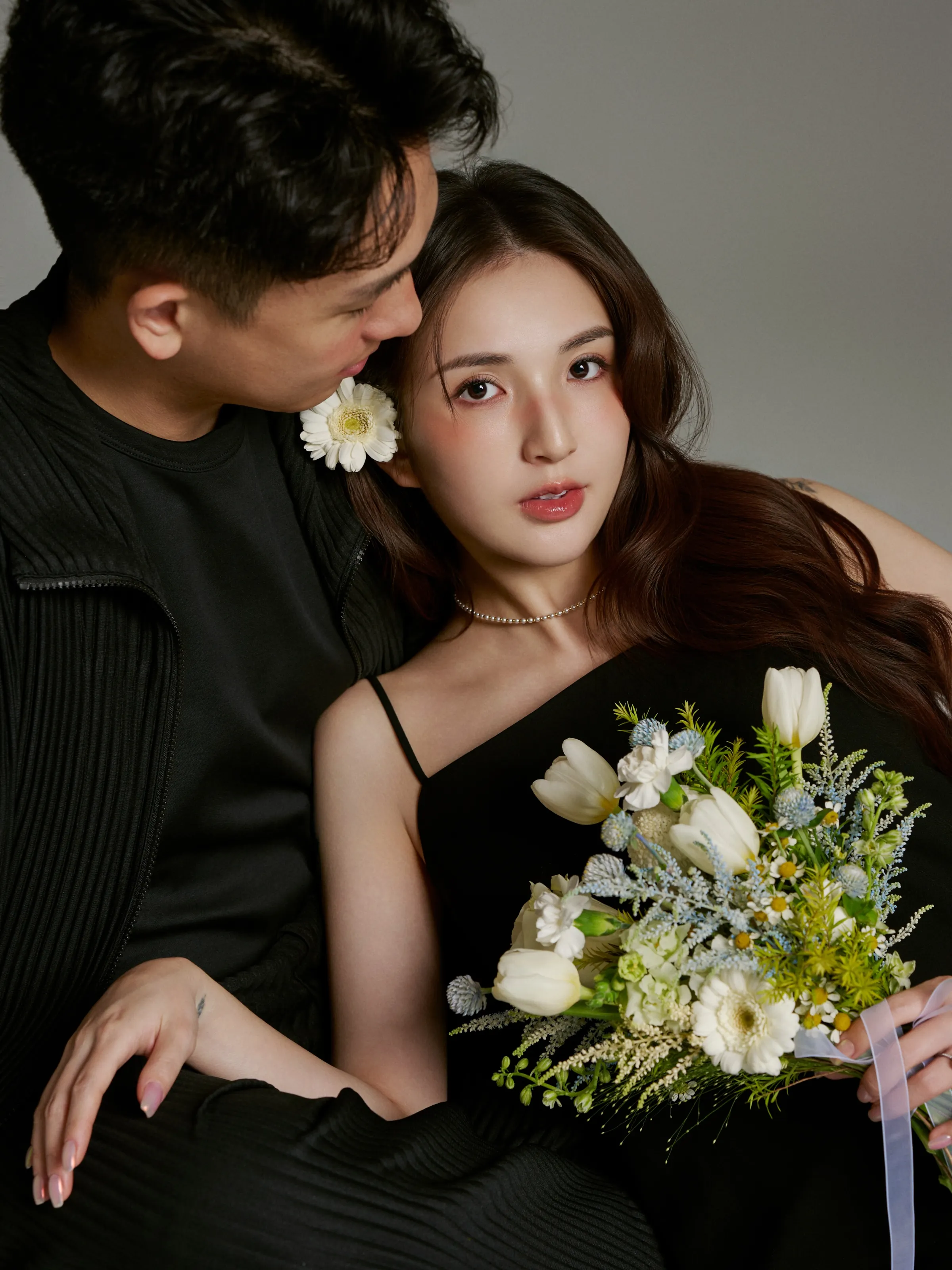 前樂天女孩Dora親自在社群曬出結婚照，宣布與黃姓男子步入婚姻，正式升格人妻。（圖／翻攝自Dora IG@dodo.ra_h）