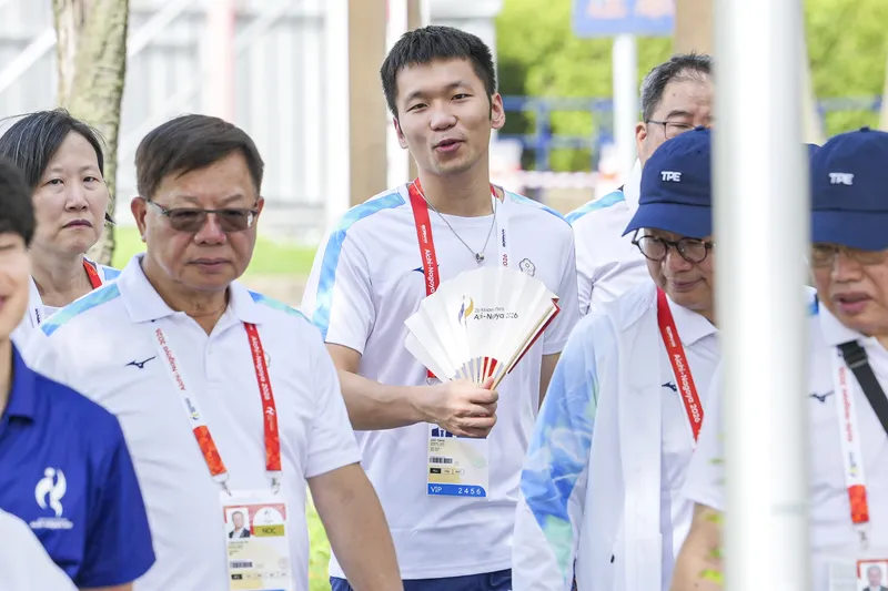 李洋遭亞奧會禁止參加選手村升旗典禮 運動部長李洋（中）18日下午原訂參加名古屋亞運的選手村開村升旗典禮，沒想到亞洲奧林匹克理事會（OCA）卻告知團本部，李洋不得參加。中央社記者鄭清元攝115年9月18日