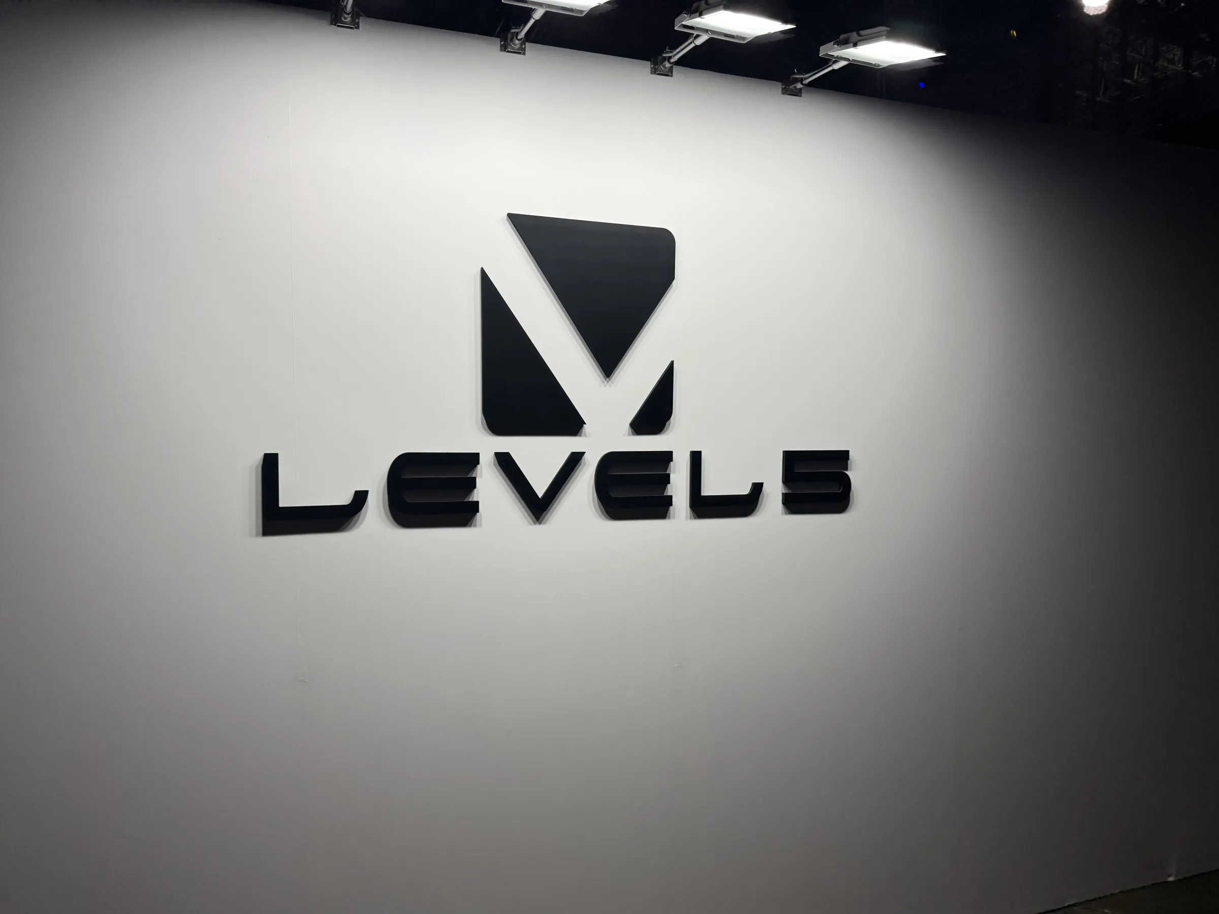 レベルファイブはTGS2026に過去最大規模で出展し、最新4タイトルの試遊台や来場者特典を展開した。黃信維©️レベルファイブ
