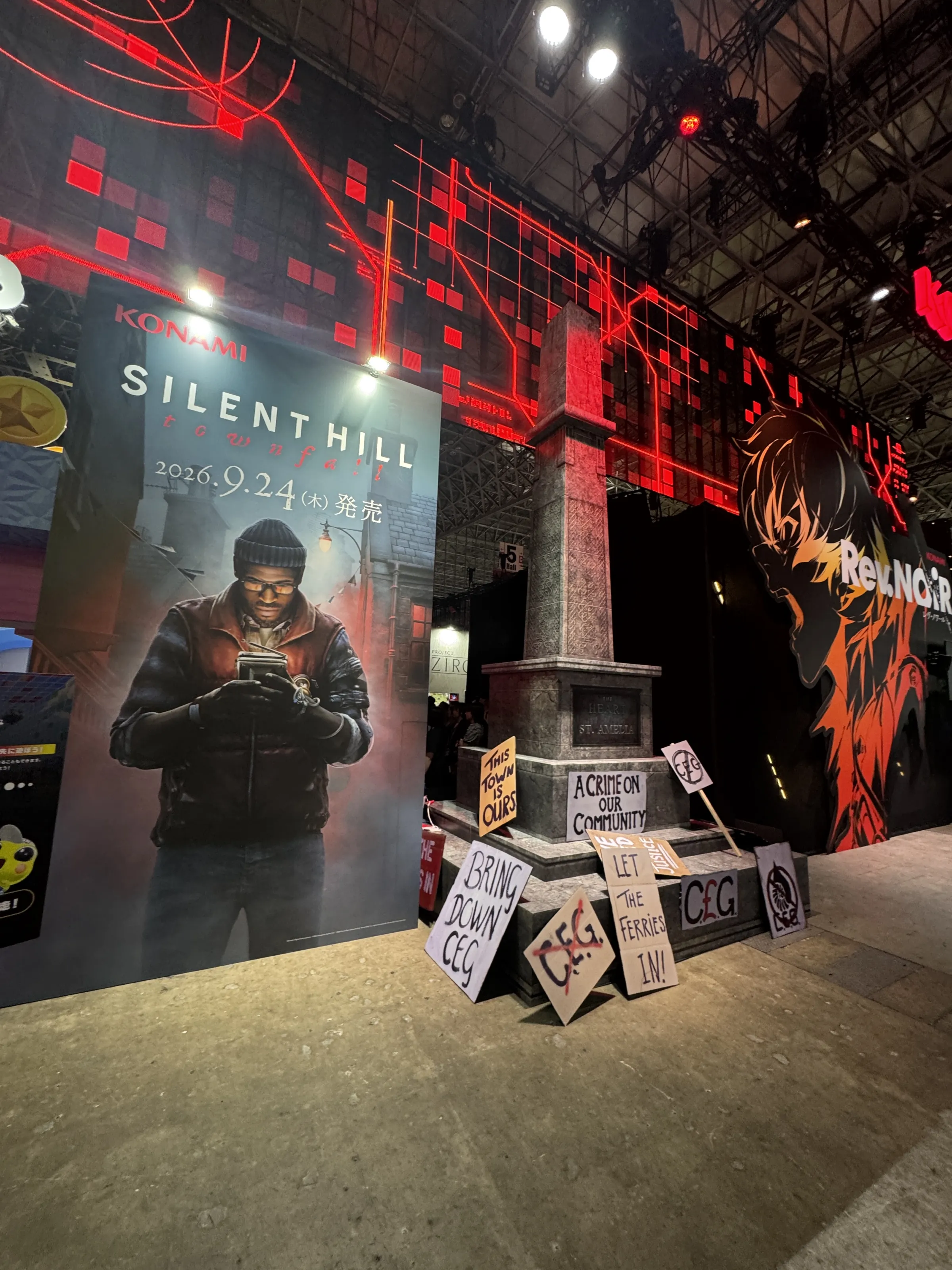 KONAMIが「東京ゲームショウ2026」で多彩な出展を展開し、名作40周年企画や試遊に行列ができるなか、『SILENT HILL f』の優秀賞受賞も追い風となり、会場は大いに沸いた。黃信維©️KONAMI