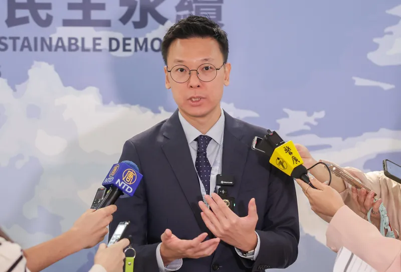 林飛帆出席全社會防衛韌性論壇 「2026總統府全社會防衛韌性國際論壇－韌性台灣 民主永續」 19日在台北君悅酒店登場，國安會副秘書長林飛帆（圖）出席與會，接受媒體聯訪。中央社記者裴禛攝 115年9月19日