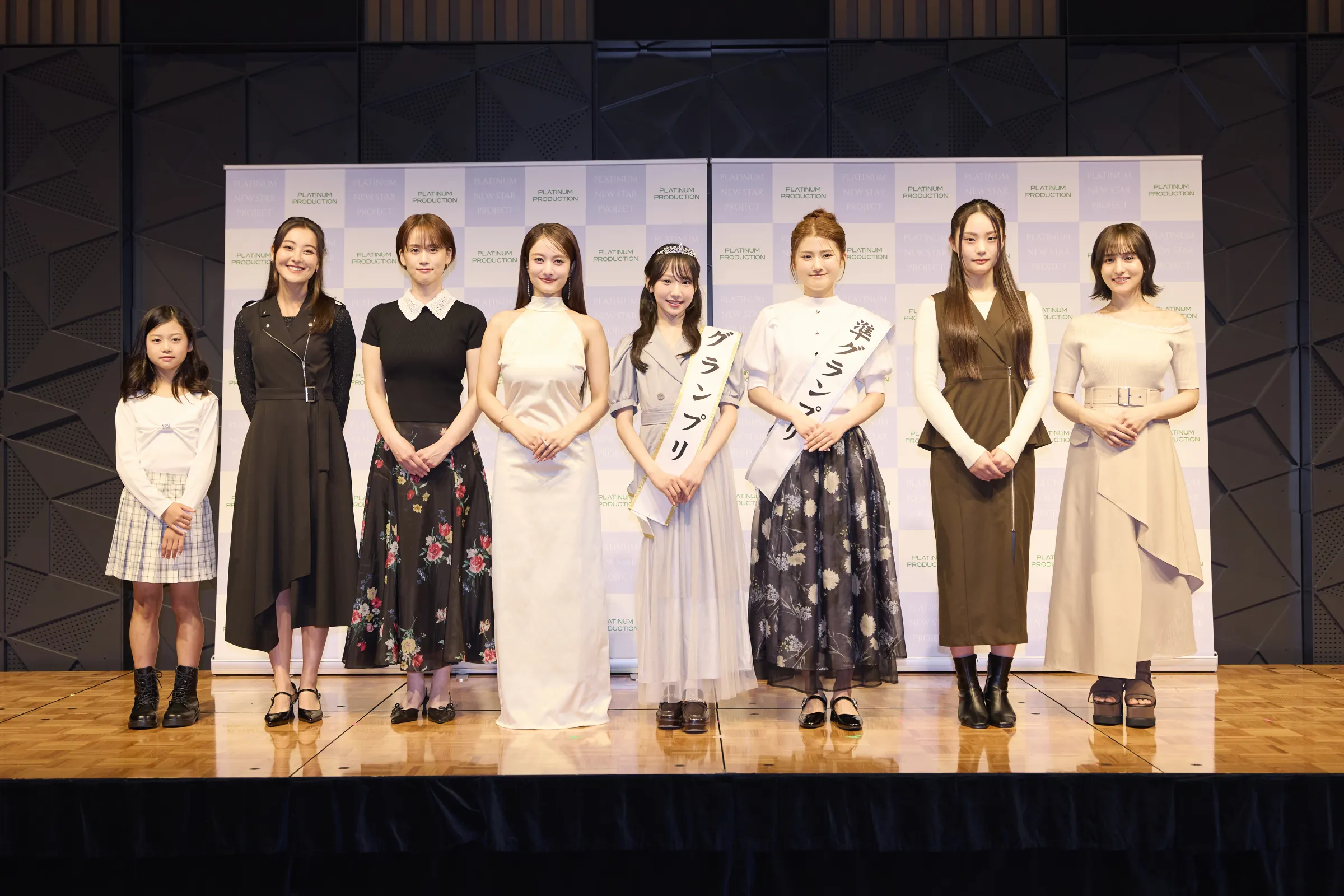 プラチナムプロダクション主催の次世代スターオーディションで北海道出身の中学1年生・朝凪りおなさんがグランプリを獲得し、ファイナリスト7名全員の所属が決まった。株式会社プラチナムプロダクション