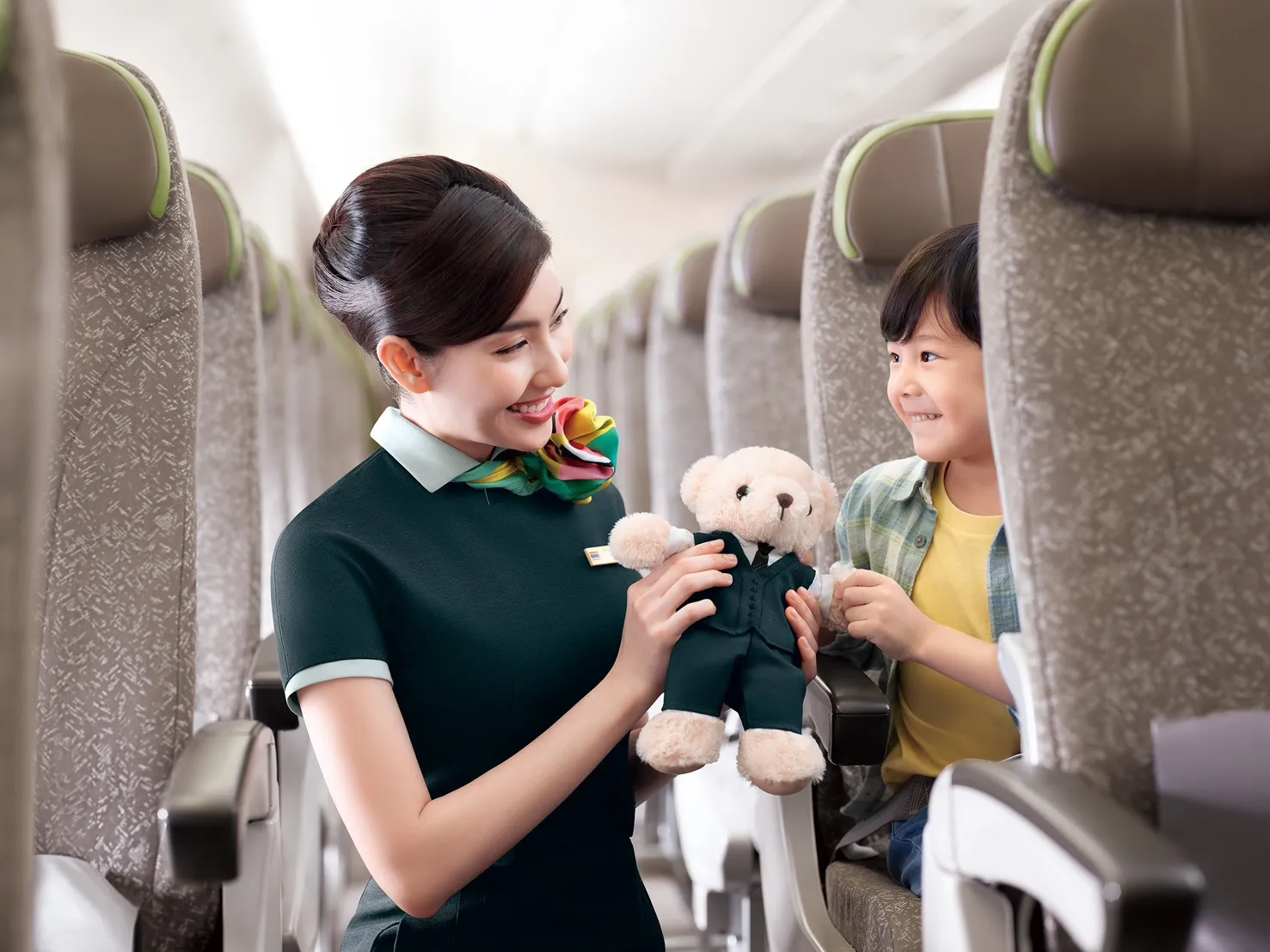 長榮航空，致力於為攜帶孩童出行的旅客，打造更順暢、輕鬆且舒適的飛行體驗，並於2026年榮獲SKYTRAX「全球最佳家庭友善航空公司第1名」殊榮。