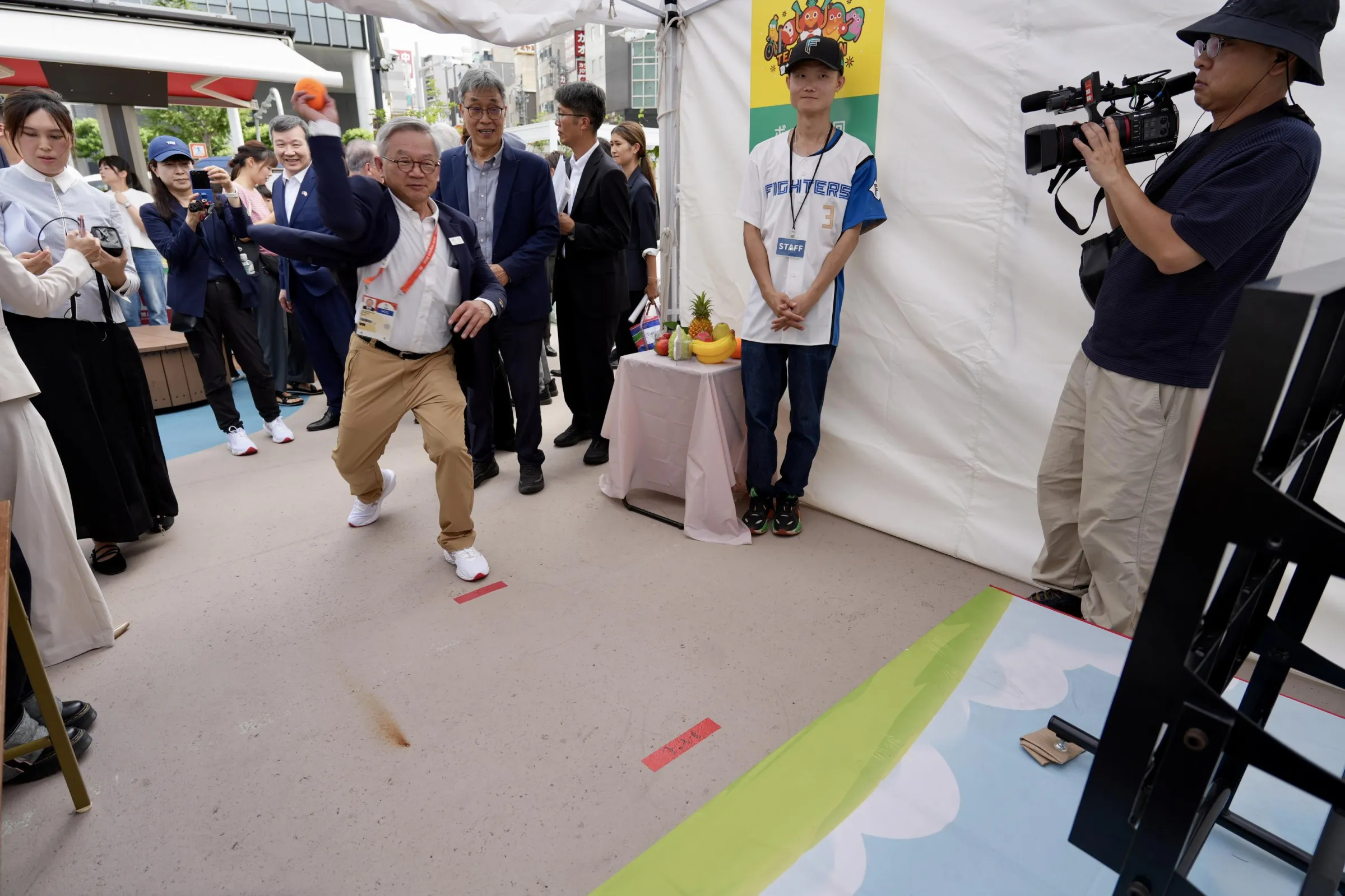 「台灣農產品推廣園遊會」設計多項運動挑戰，讓與會貴賓透過互動遊戲感受亞運氣氛，也增加台灣農產在名古屋的曝光。(圖/農業部提供)
