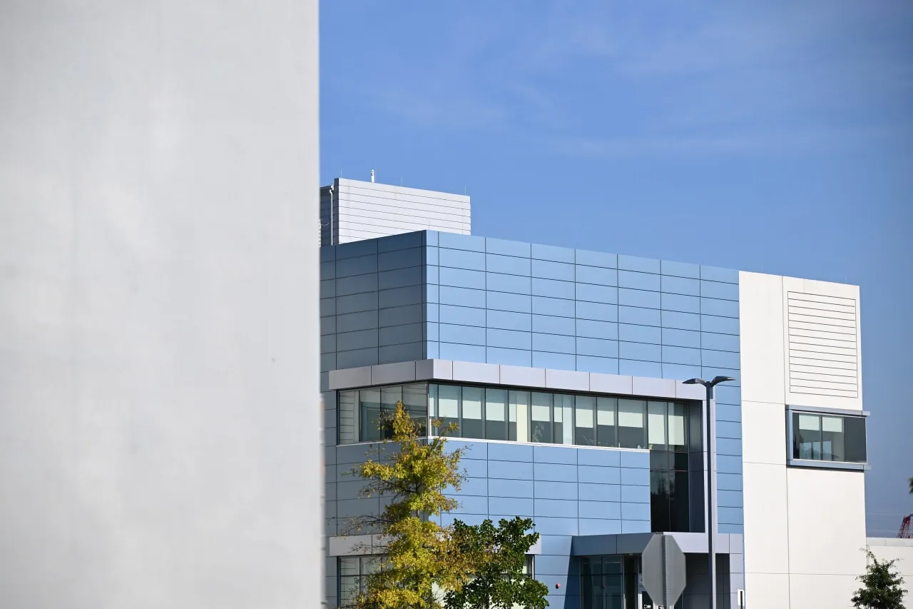 Digital Realty的阿什本設施位於華盛頓特區以西一個被稱為「資料中心巷」的地區。（Matt McClain for WSJ）