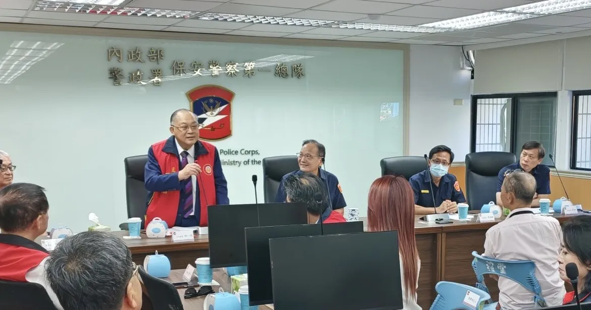 活動中，警友會代表向保一總隊同仁致意，感謝第一線員警長期投入治安維護與各項勤務，現場並透過交流座談增進彼此互動。（圖/保一總隊警友會提供）