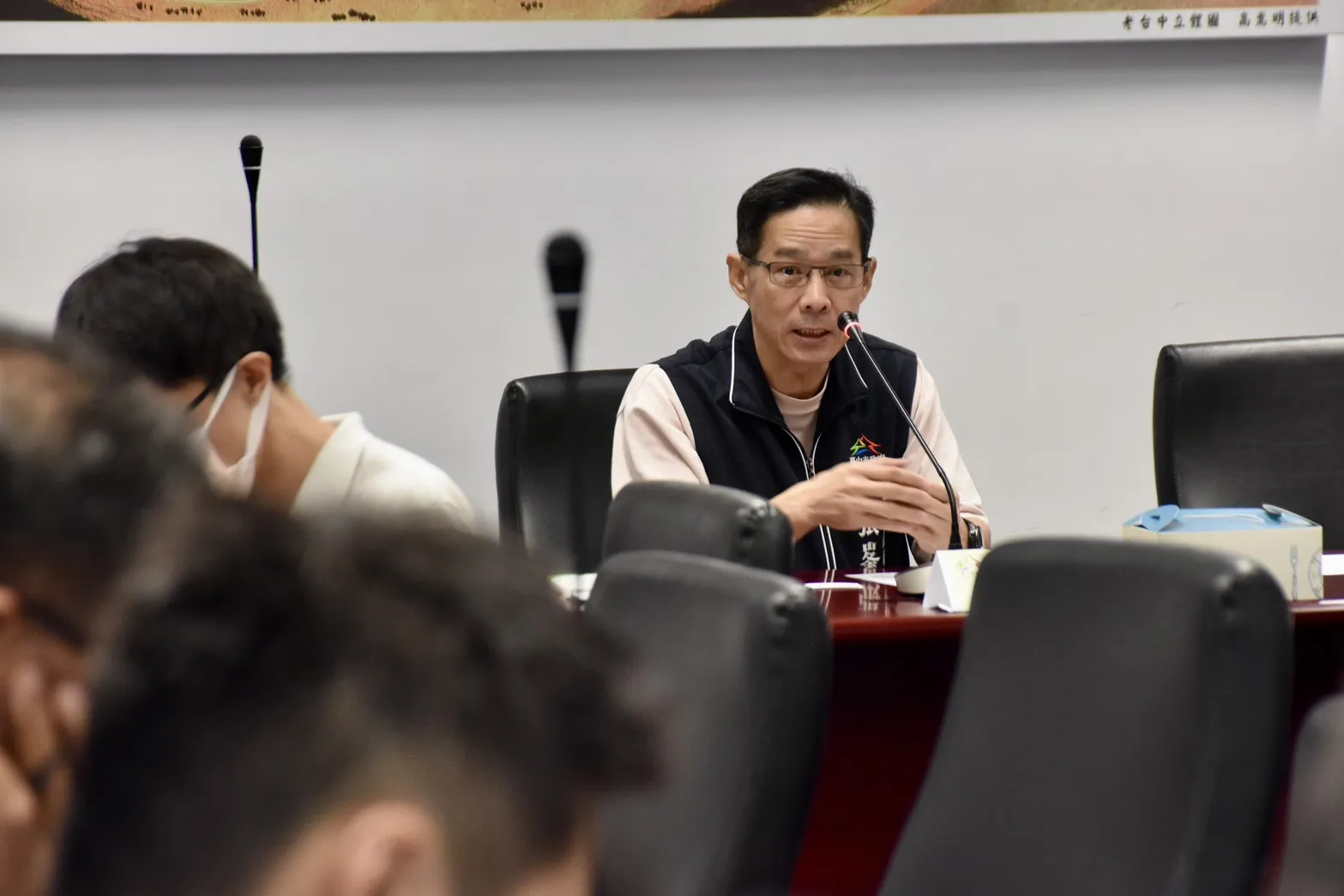 台中市府經發局局長主持會議，與各單位研商油品調度。(圖/台中市政府)