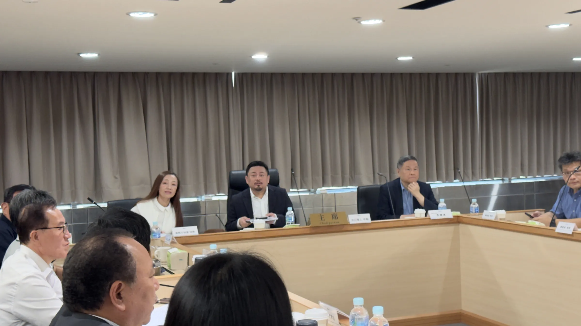 勞動部24日召開最低工資審議委員會，討論是否調整最低工資以及幅度。（劉庭宇攝）