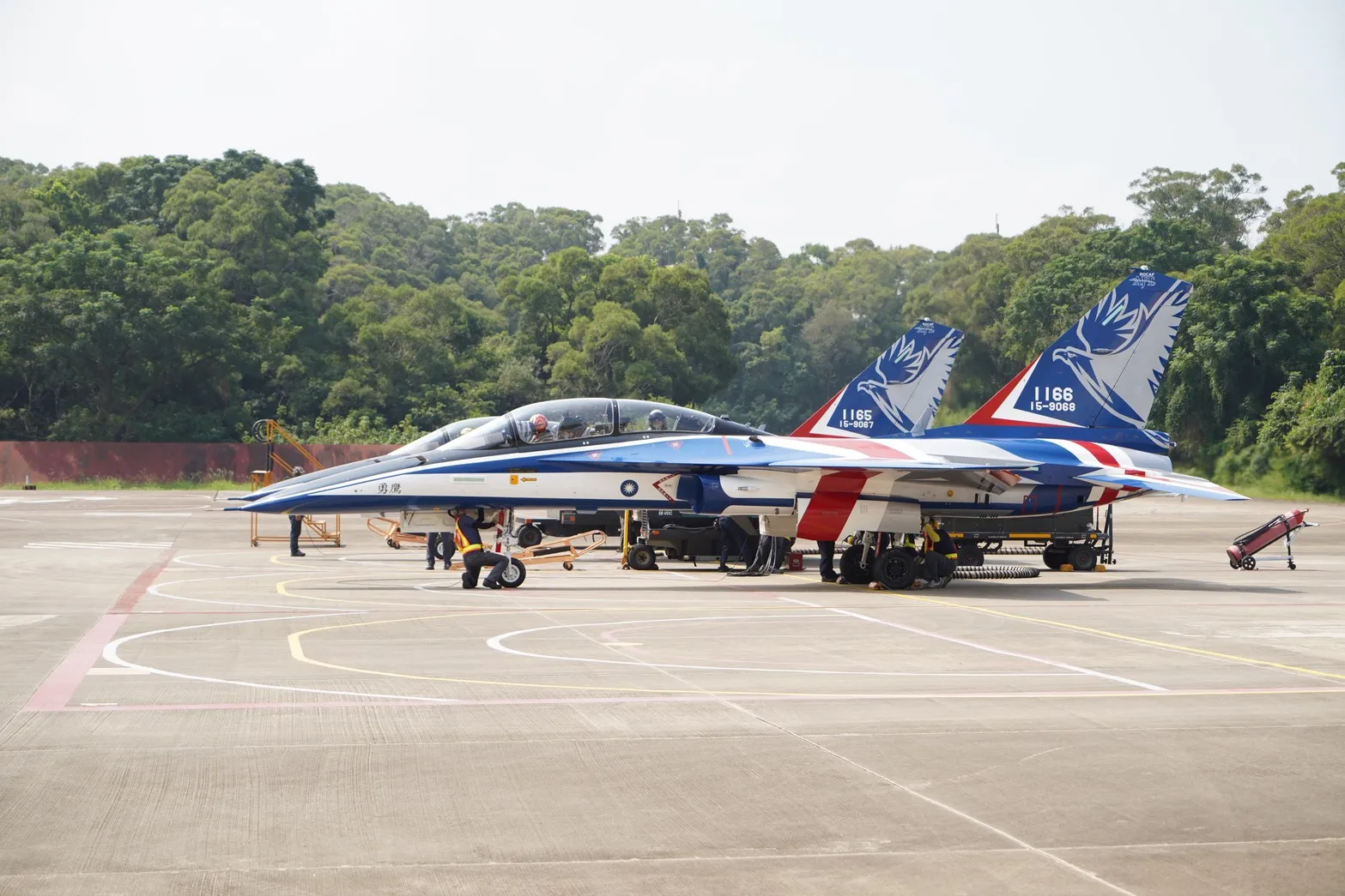 20260924-高級教練機勇鷹號最後兩架交機。（張曜麟攝）