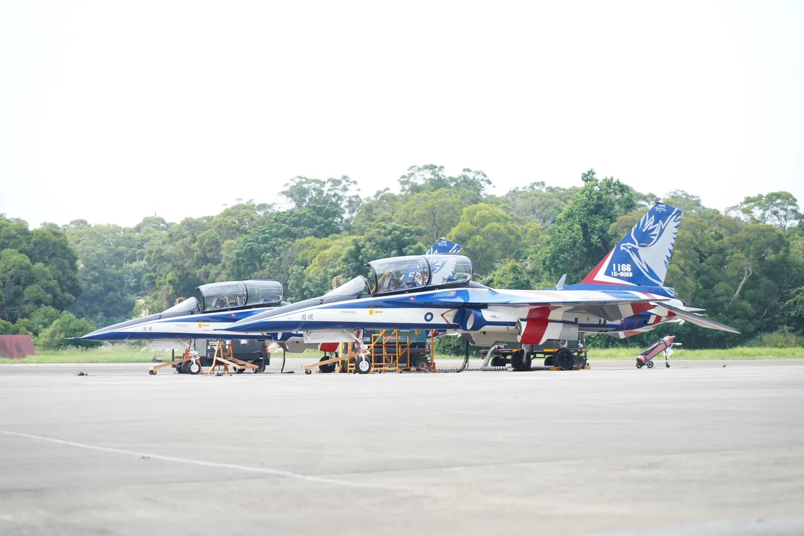 20260924-高級教練機勇鷹號最後兩架交機。（張曜麟攝）