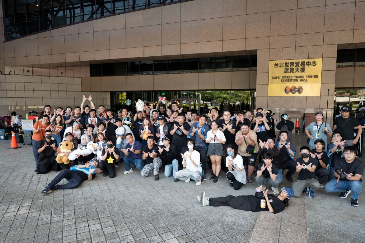 WirForce 2026 開場前，台北世貿一館外已湧現大批玩家排隊等候入場。（就肆電競提供）