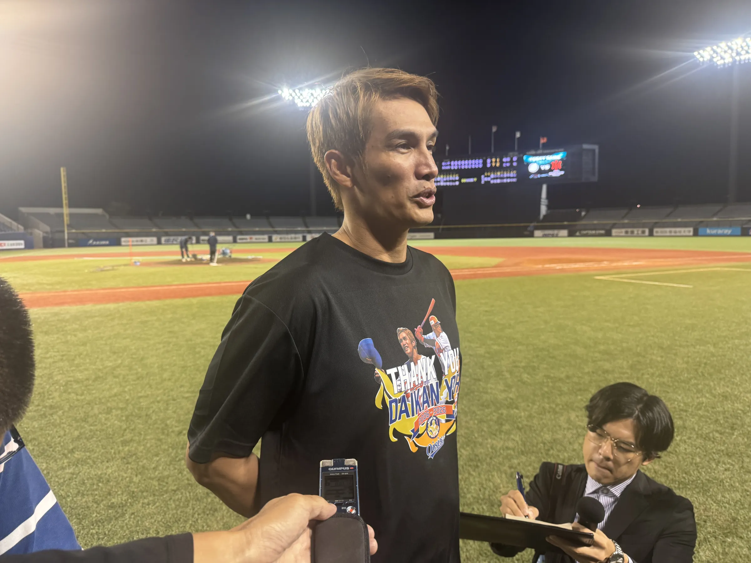 陽岱鋼引退賽敲安追平完全燃燒，賽後含淚致謝高校恩師贈衣之恩並與昔日戰友深情相聚，誓言為台日棒球貢獻心力畫下圓滿句點。黃信維