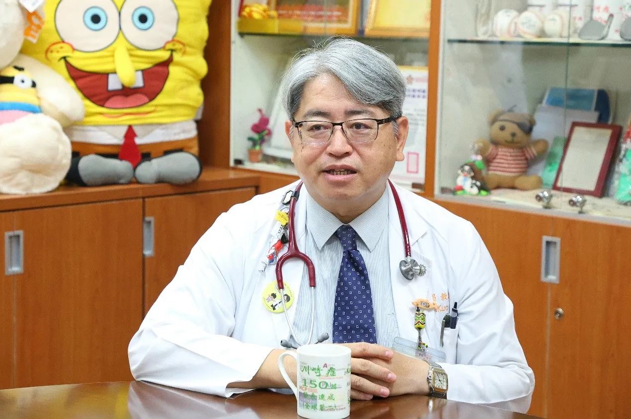 郭和昌醫師分享KDpredictor如何從常規血液檢查，把少數高風險病童挑出來，又不製造大量假警報。（顏麟宇攝）