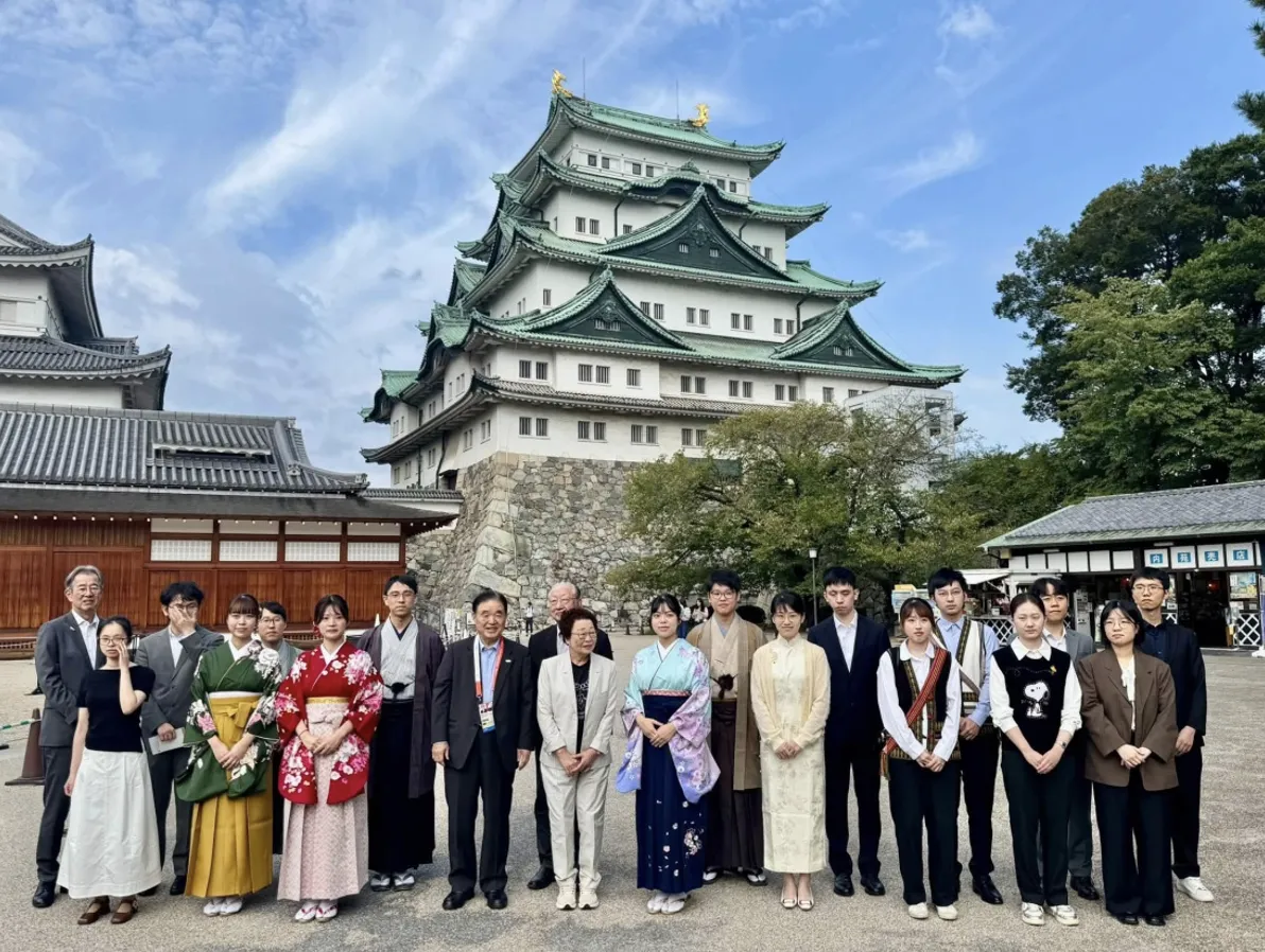 參賽選手於名古屋城前大合照。（海峰棋院）