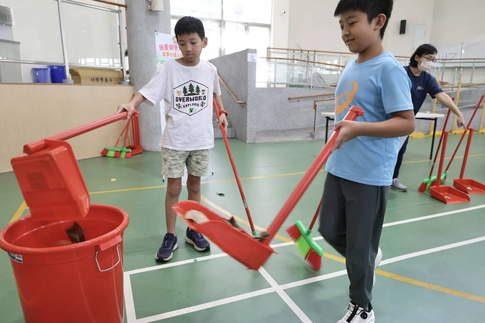 透過家事小達人活動，讓孩子知道自己有能力照顧自己，也能為家庭、班級及校園盡一份心力。（圖/高雄市河堤國小提供）