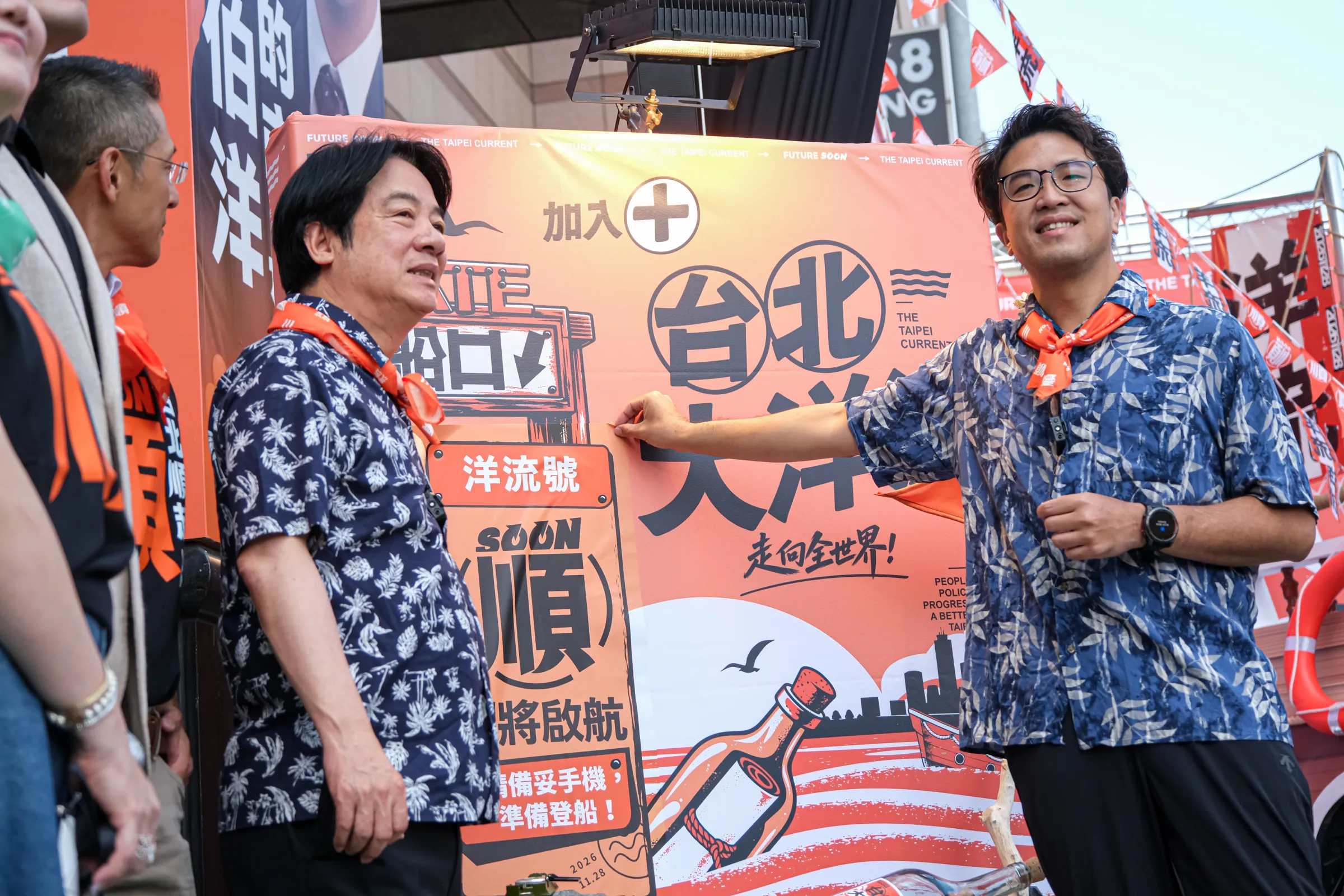 20260930-總統賴清德（左）、民進黨台北市長參選人沈伯洋（右）30日出席「台北沈伯洋競選總部開箱x大洋流記者會」。（劉偉宏攝）