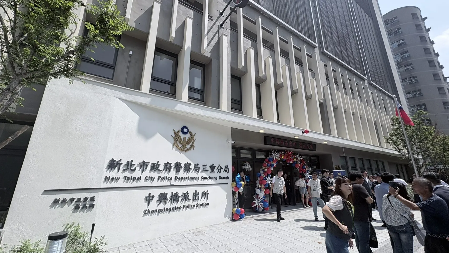 三重玫瑰立體停車場採多目標使用，整合市民活動中心及警察局三重分局中興橋派出所。(圖／新北市政府提供)