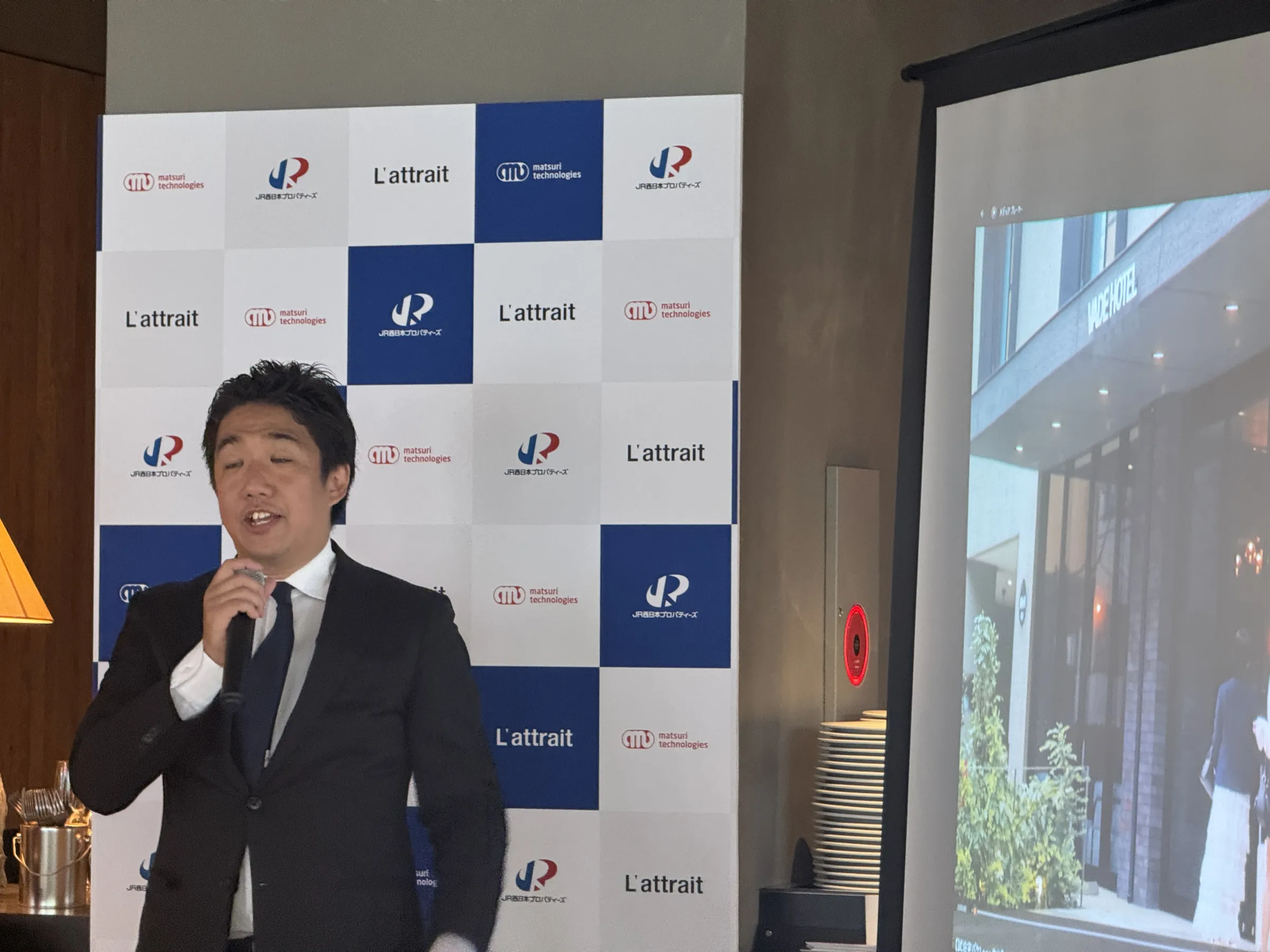 JR西日本プロパティーズなど4社が協業し、訪日客のグループ需要に対応した全室4人以上滞在可能なアパートメント型ホテル「VADE HOTEL SHIBUYA」を渋谷・円山町に開業した。黃信維