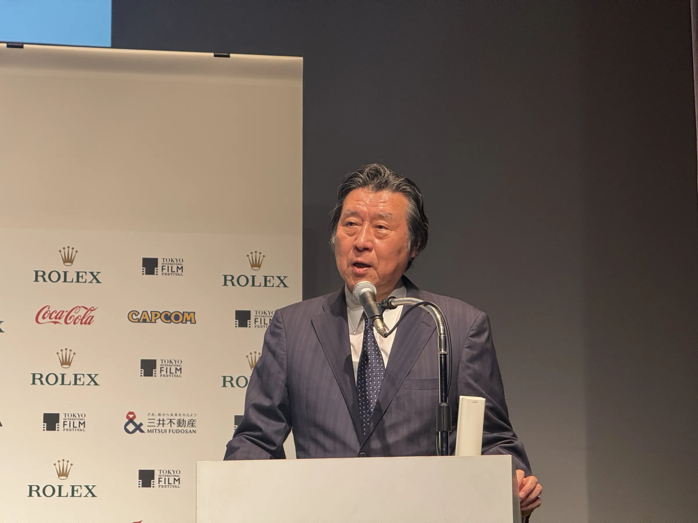 第39回東京国際映画祭のメディア質疑応答では、中島健人の映画愛や日台共同製作の展望から映画館減少の課題まで、映画人たちの熱い生の声が幅広く語られた。黃信維
