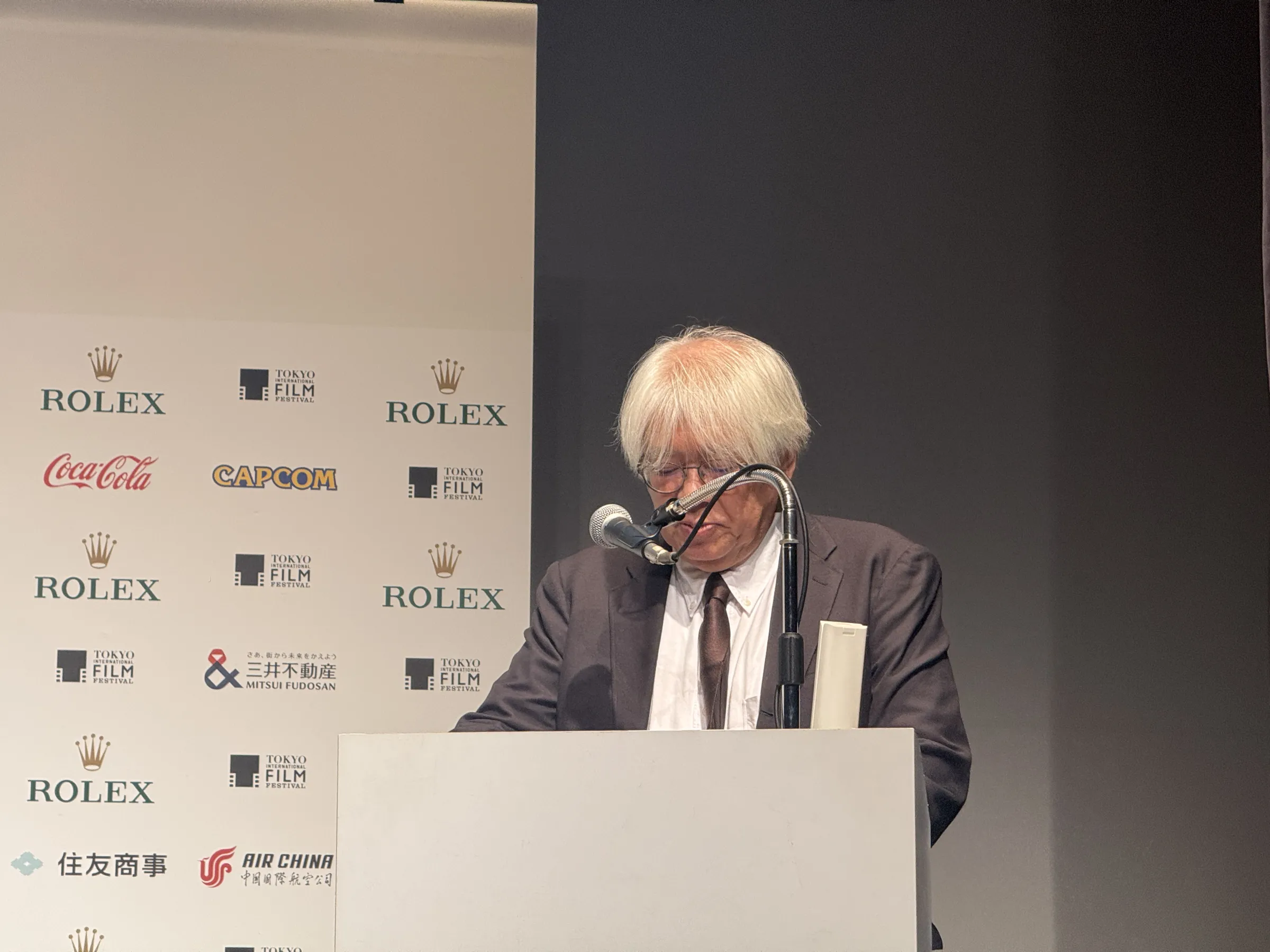 第39回東京国際映画祭のメディア質疑応答では、中島健人の映画愛や日台共同製作の展望から映画館減少の課題まで、映画人たちの熱い生の声が幅広く語られた。黃信維