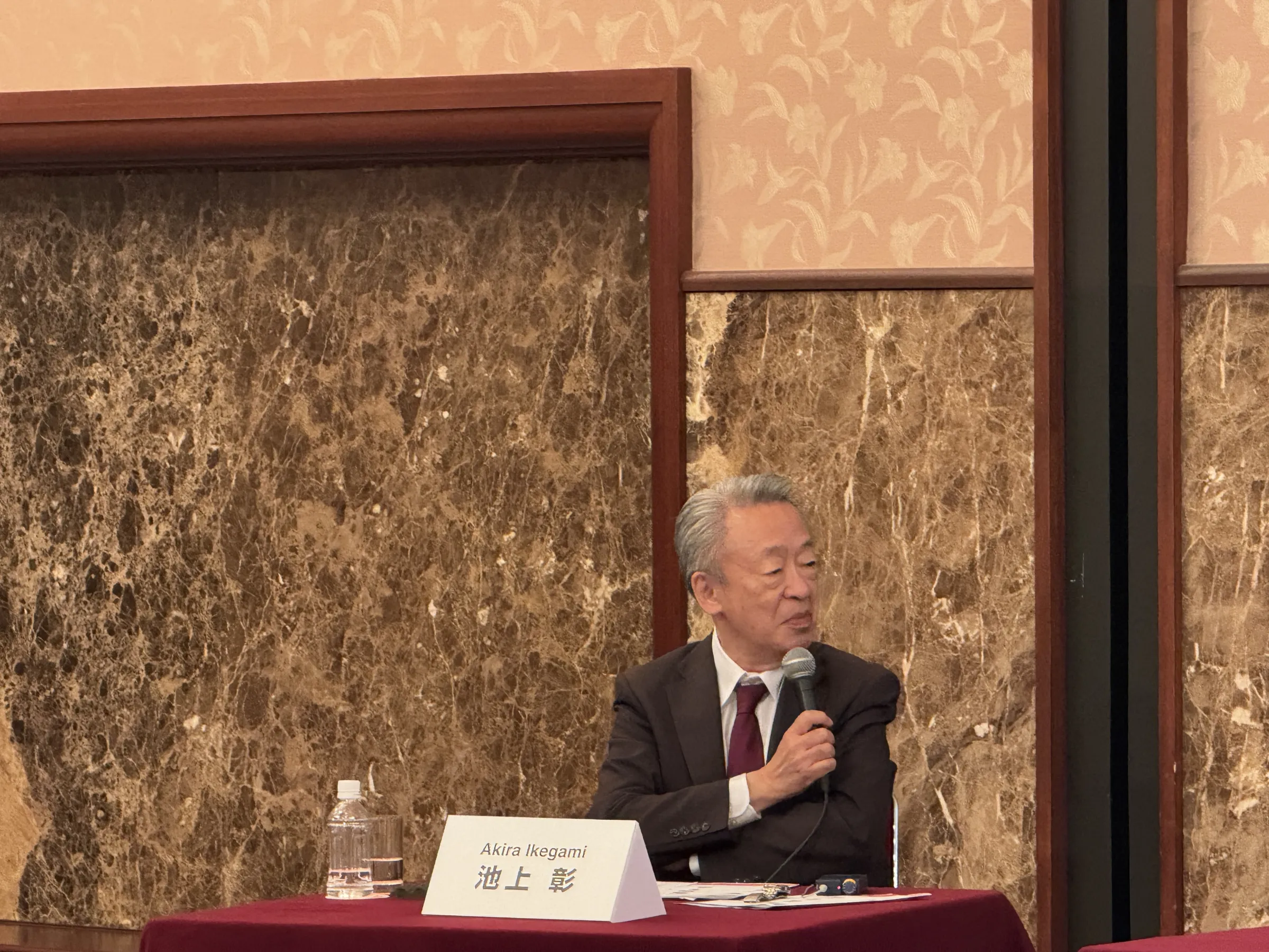 FPCJ創立50周年国際会議で各国の有力記者が登壇し、生成AIの脅威や米中対立・台湾情勢が揺るがす国際秩序における日本の自立外交とメディアの責務を議論した。黃信維