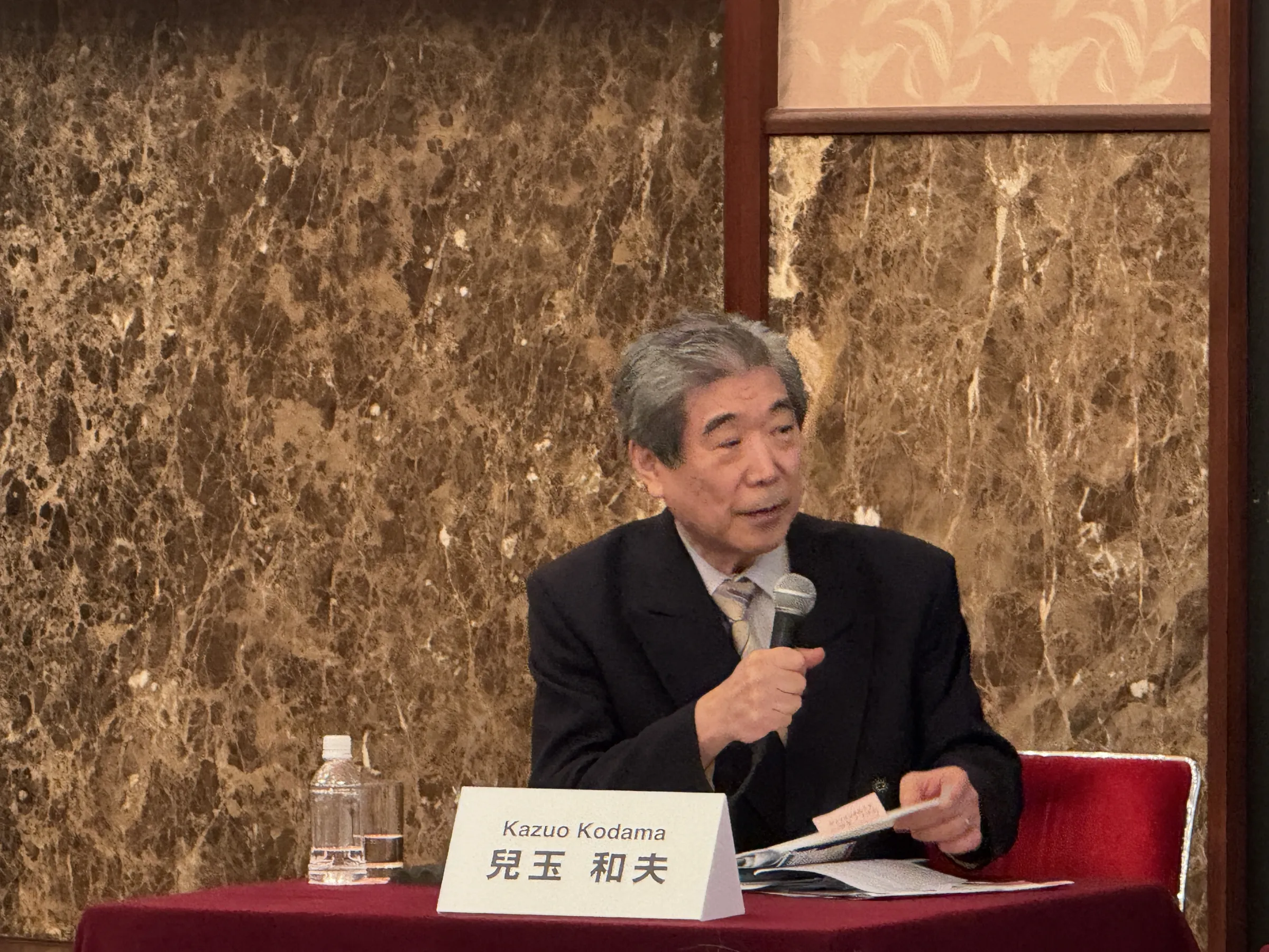 FPCJ創立50周年国際会議で各国の有力記者が登壇し、生成AIの脅威や米中対立・台湾情勢が揺るがす国際秩序における日本の自立外交とメディアの責務を議論した。黃信維