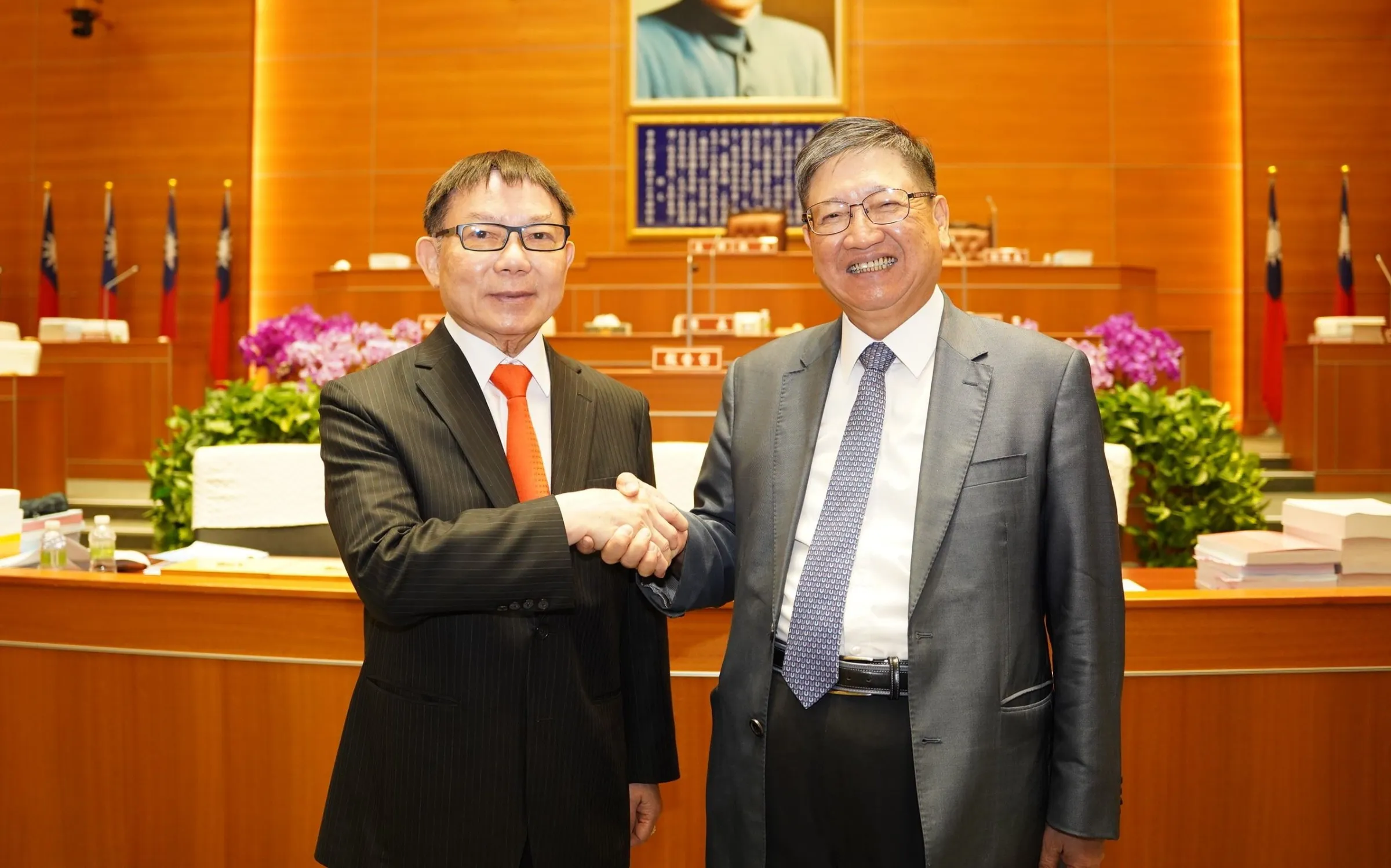 縣長楊文科感謝張鎮榮議長及全體議會同仁全力支持縣政建設。（圖／新竹縣政府提供）