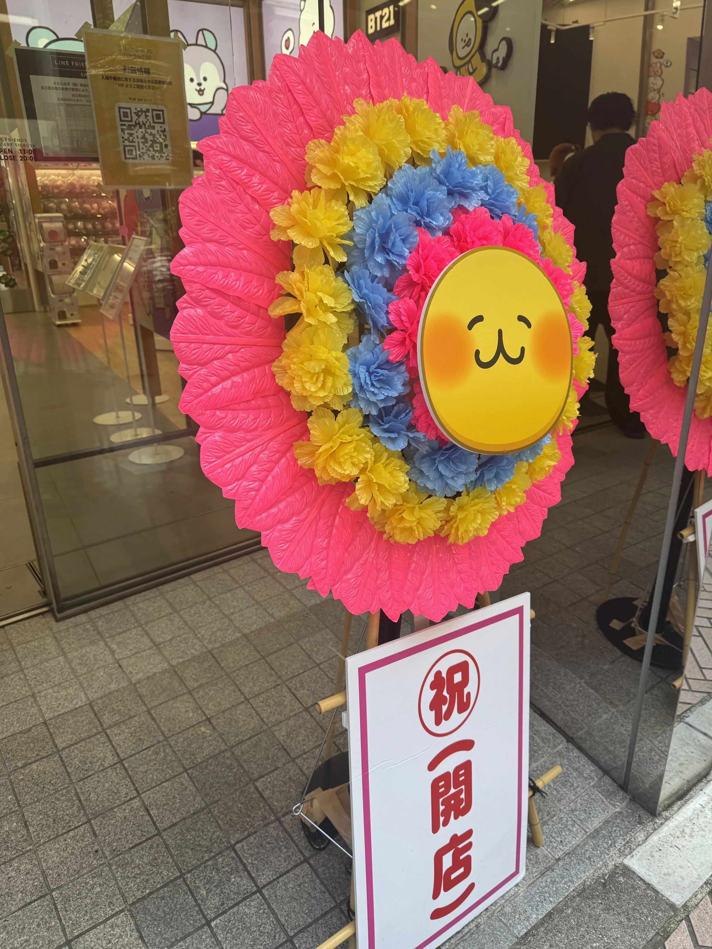 澀谷LINE FRIENDS SQUARE「表情貼小傢伙（地瓜球）」快閃店湧現搶購熱潮，多款熱門周邊迅速完售，官方宣布將於10月16日進軍大阪並展開全日本巡迴。黃信維