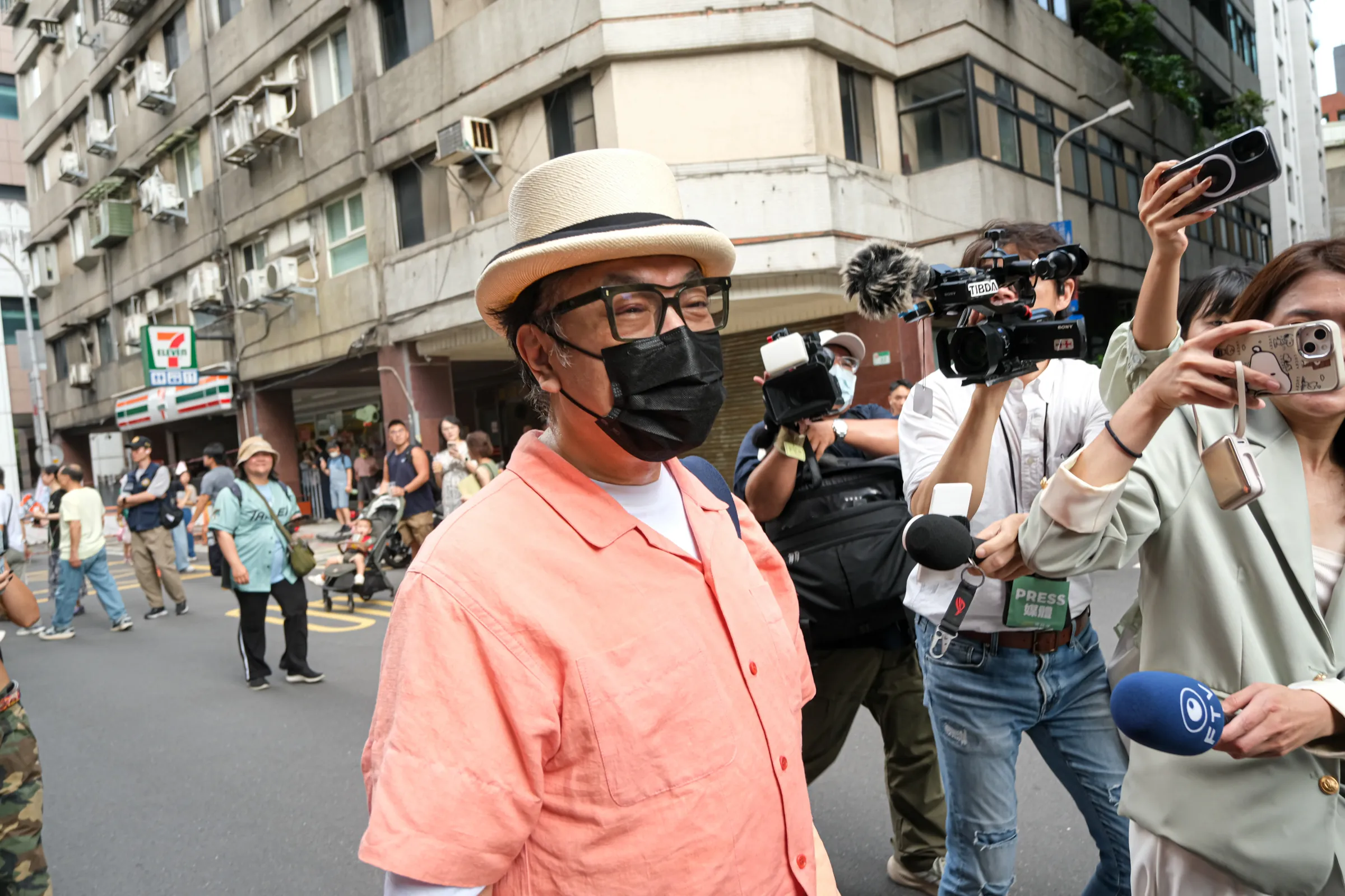 20261004-沈伯洋競選總部成立大會於4日舉行，知名主持人蔡康永也到場。（劉偉宏攝）