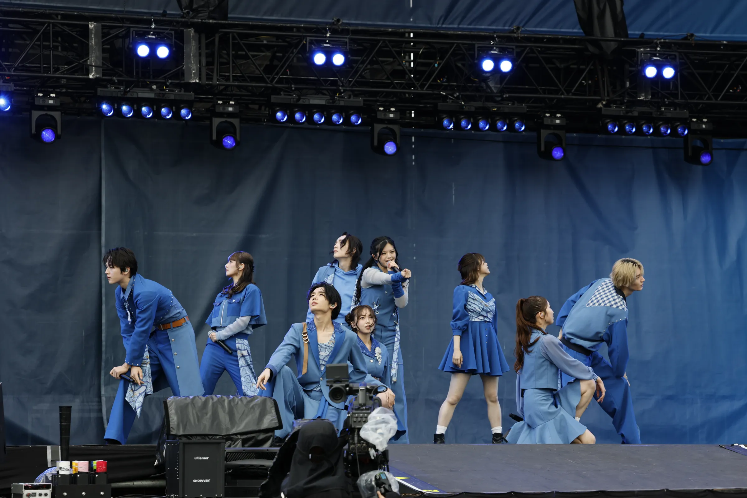 ONE LOVE ONE HEART。エイベックス