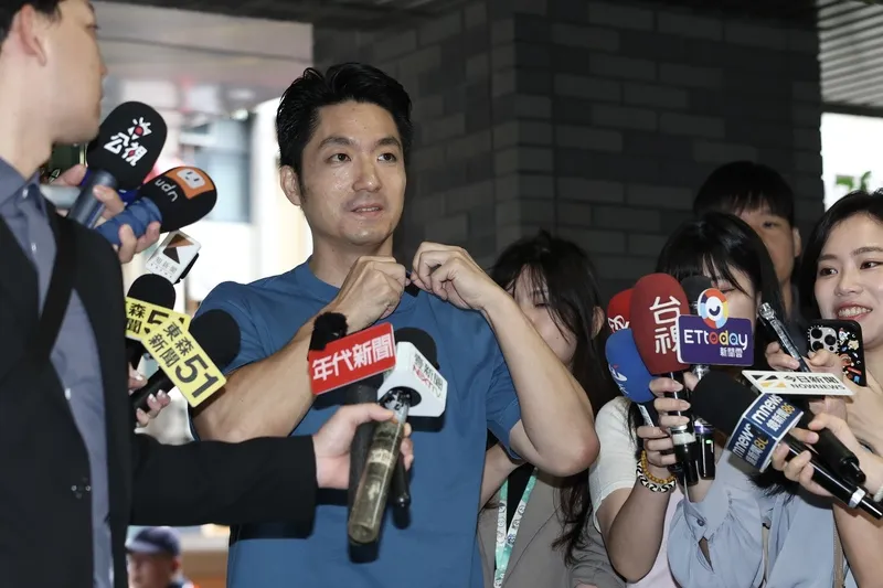 蔣萬安視察衛生局檢驗科實驗室（1） 台北市長蔣萬安（左2）5日上午在台北市政府衛生局衛生環境檢驗大樓，並接受媒體聯訪。中央社記者吳家昇攝115年10月5日