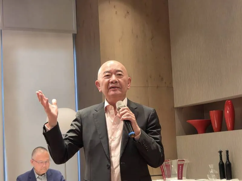 特力屋10月下旬掛牌上市 特力屋10月下旬掛牌上市，董事長何湯雄表示，未來將以每年新增6至8家社區店的速度深入社區，並積極尋覓併購機會。中央社記者江明晏攝115年10月5日