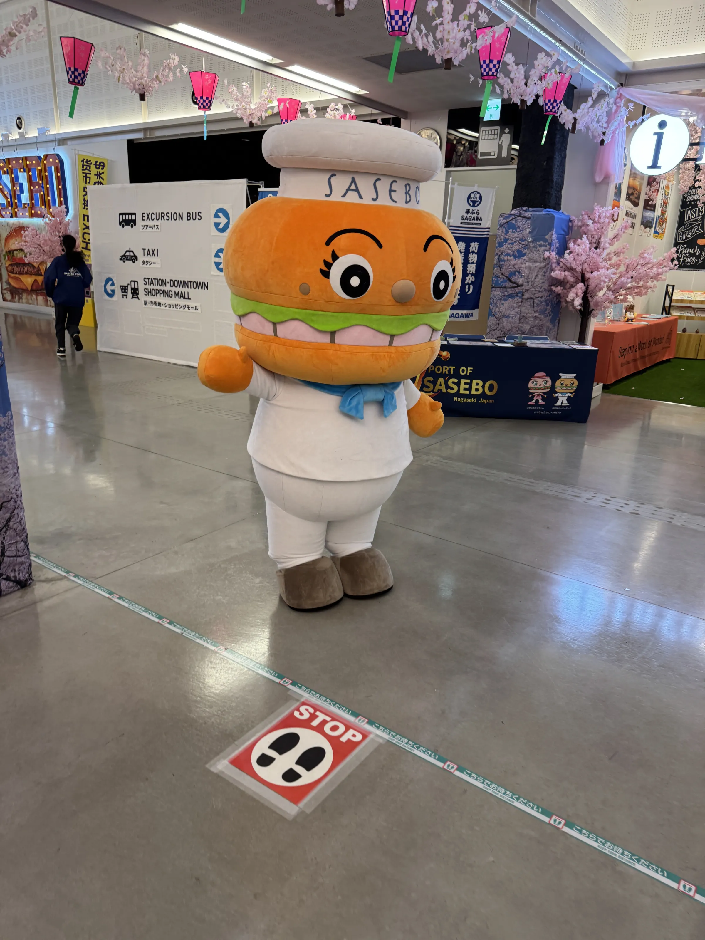 やなせたかし氏がデザインした佐世保市のキャラクター 佐世保バーガーボーイ。黃信維