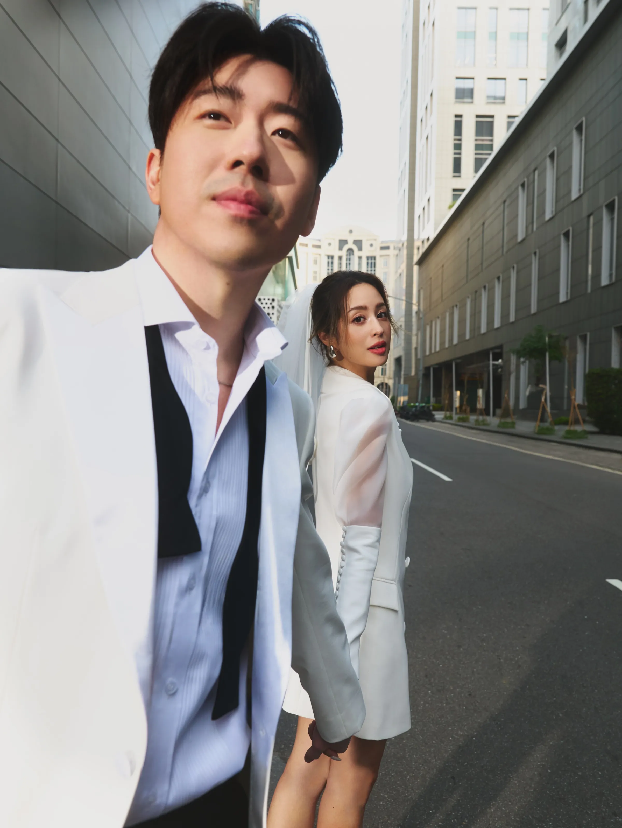 莫允雯公開與老公Nelson的婚紗照，兩人已於9月低調完成結婚登記。（圖／翻攝自莫允雯IG@xtina0505）
