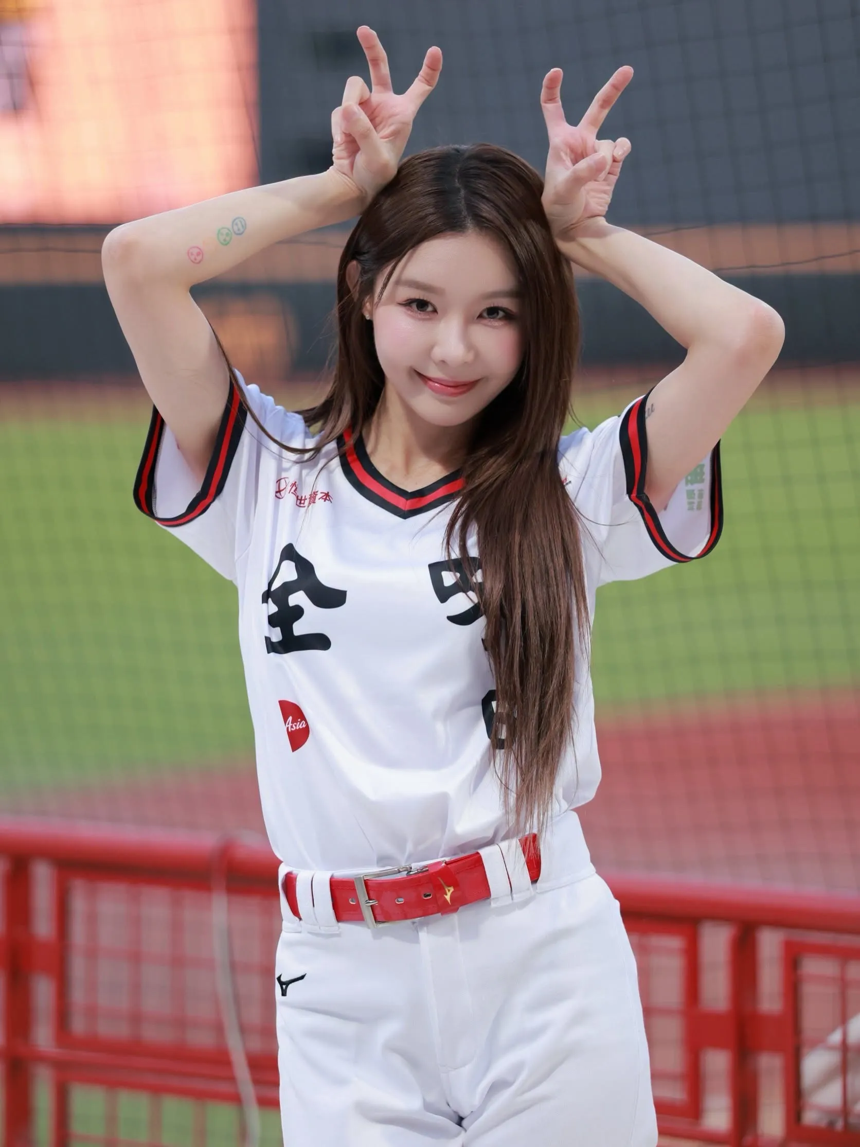 Yuri與毛弟2020年曾被拍到甜蜜約會，如今相隔6年，兩人又因入住同棟豪宅意外成為鄰居。（圖／翻攝自Yuri臉書）