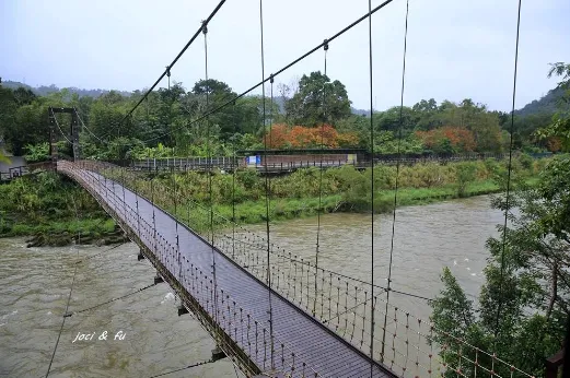新北約會景點推薦｜坪林：坪林茶香親水吊橋。（圖／輕旅行玩家_joci）