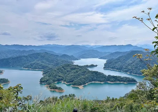 新北約會景點推薦｜石碇：鱷魚島觀景台。（圖／輕旅行玩家_Ann‧榜哥）
