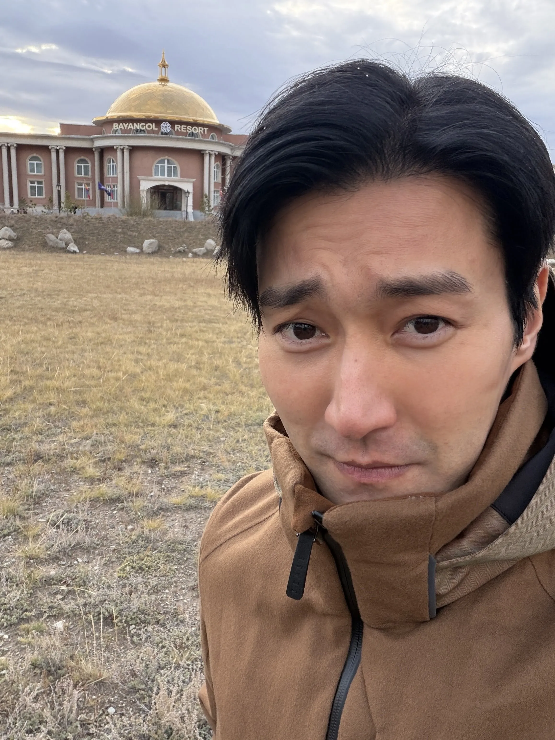 崔始源已暫時離開台灣，目前人在蒙古進行拍攝工作，並親自向粉絲報平安。（圖／翻攝自崔始源Threads）