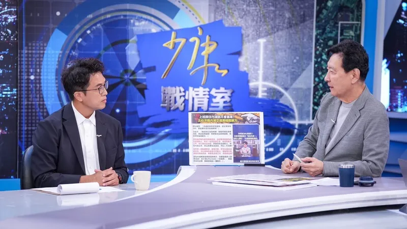 沈伯洋登趙少康節目受訪（1） 民進黨台北市長參選人沈伯洋（左）7日登上前中廣董事長、資深媒體人趙少康（右）所主持節目「少康戰情室」，雙方針對毒品議題交鋒。（TVBS提供）中央社記者洪素津傳真115年10月7日