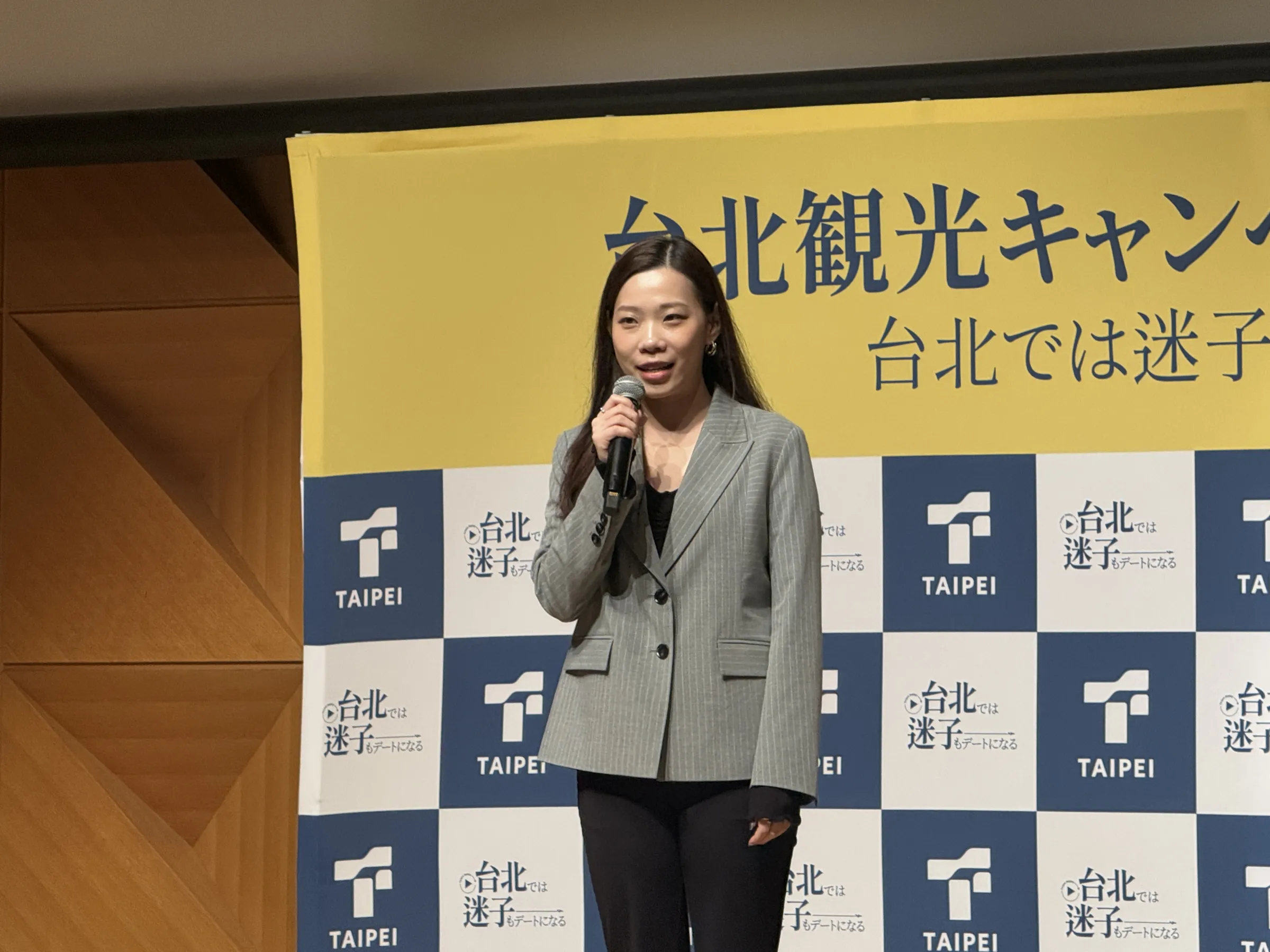 台北市政府観光伝播局が東京で記者発表会を開き、福士蒼汰をゲストナビゲーターに起用して路地裏の温もりや新旧の魅力を提案する観光キャンペーン「台北では、迷子もデートになる」を始動した。黃信維