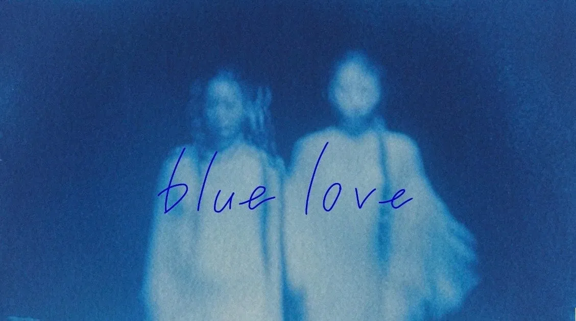 双子姉妹ユニットweak.butterflyが3rdシングル「blue love」をリリースし、立石従寛が手掛ける幻想的なMVの公開とともに大阪と東京でのライブ出演を発表した。The Orchard Japan