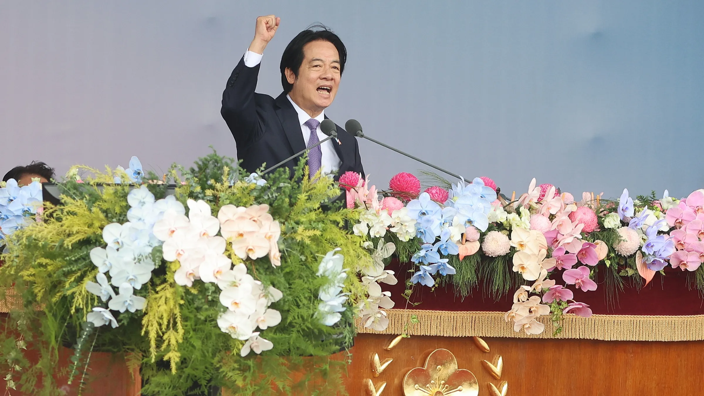 2026年10月10日の国慶節（建国記念日）式典で演説する頼清徳総統。台湾を「丘の上の町」のような国にたとえた（柯承惠撮影）
